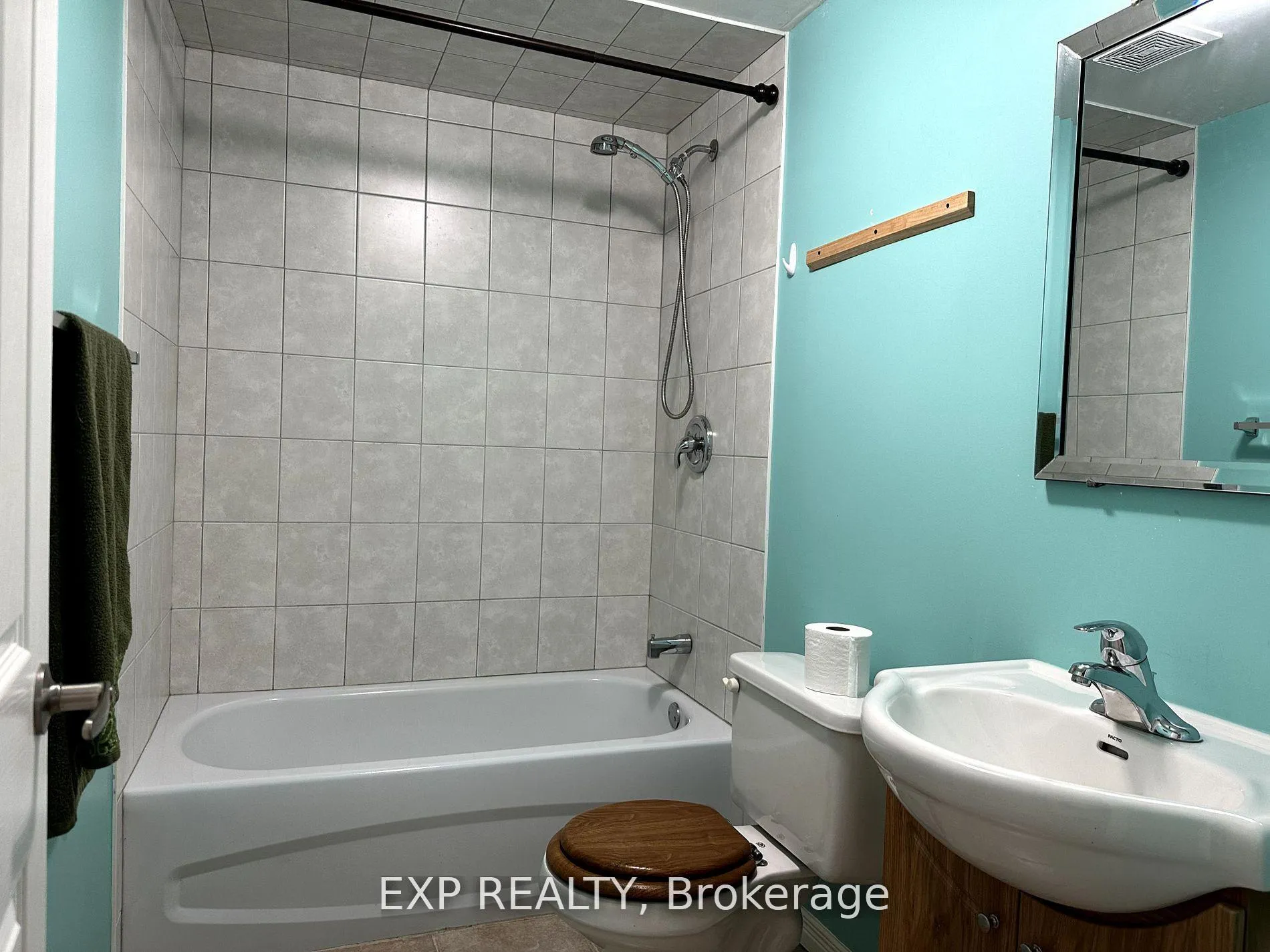 Photo 7 of Unit Basement, 91 Sun King Crescent, Barrie, Innis-Shore — HOMEH
