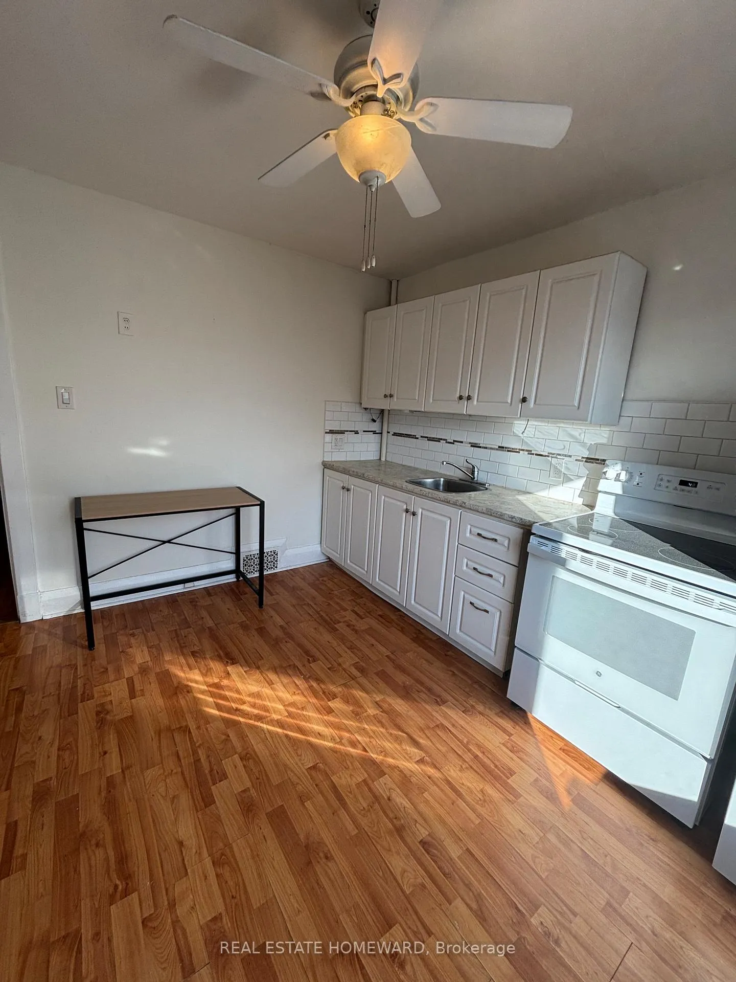 Photo 11 of Unit 2nd Floor, 75 Dunkirk Road, Toronto, Danforth Village-East York — HOMEH
