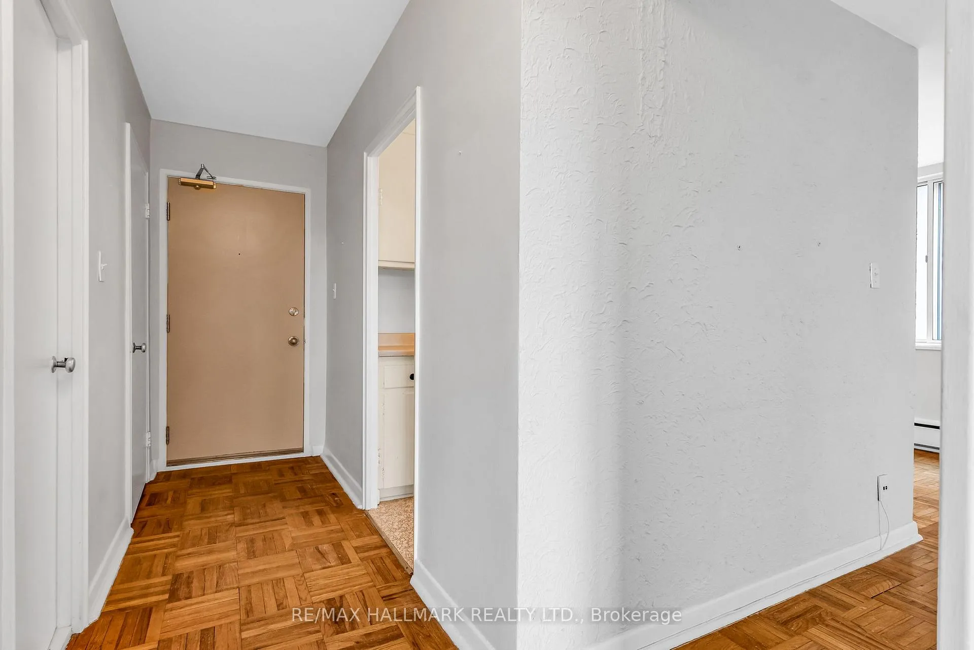 Photo 7 of Unit 7, 18 Kenrae Road, Toronto, Leaside — HOMEH