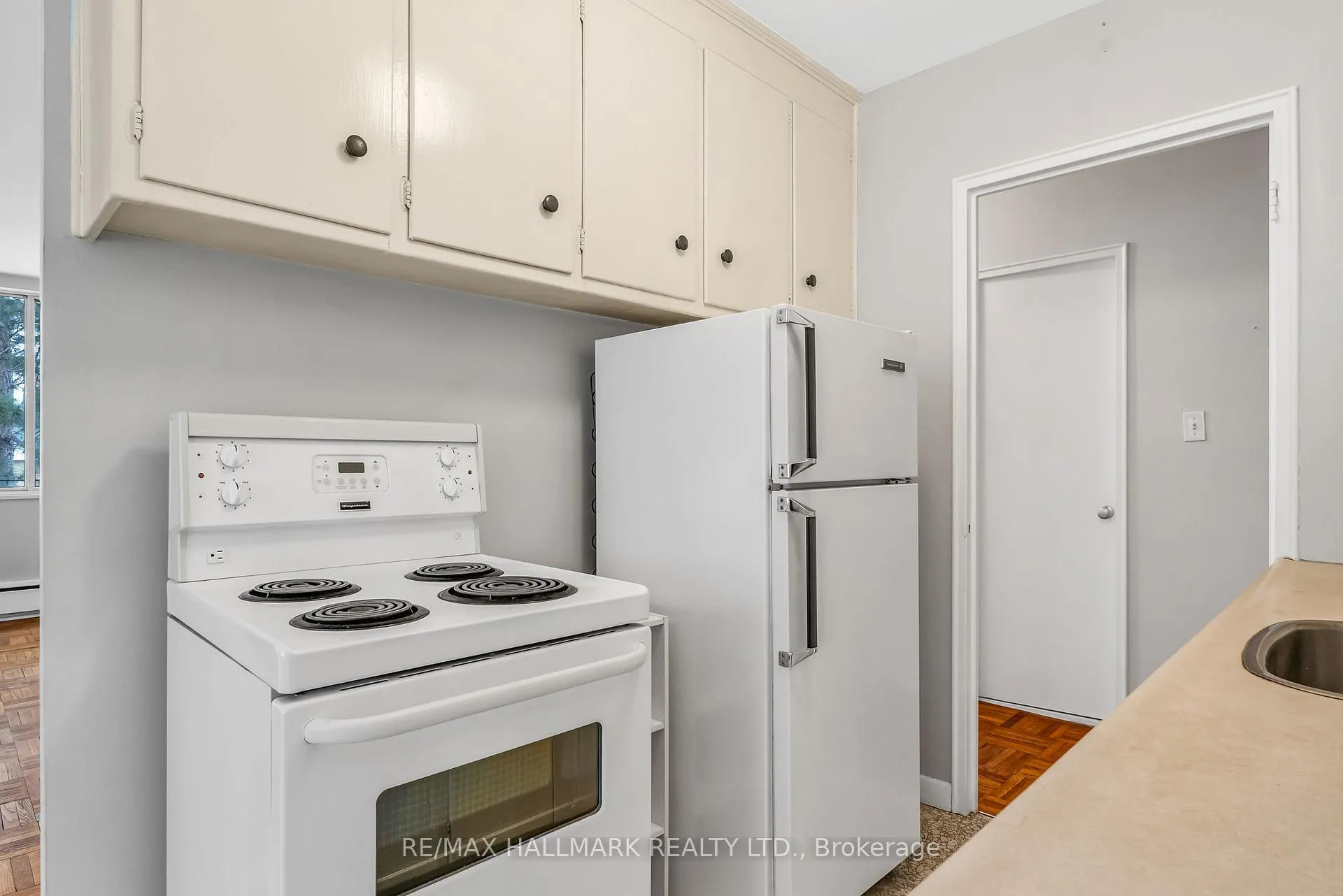 Photo 9 of Unit 7, 18 Kenrae Road, Toronto, Leaside — HOMEH
