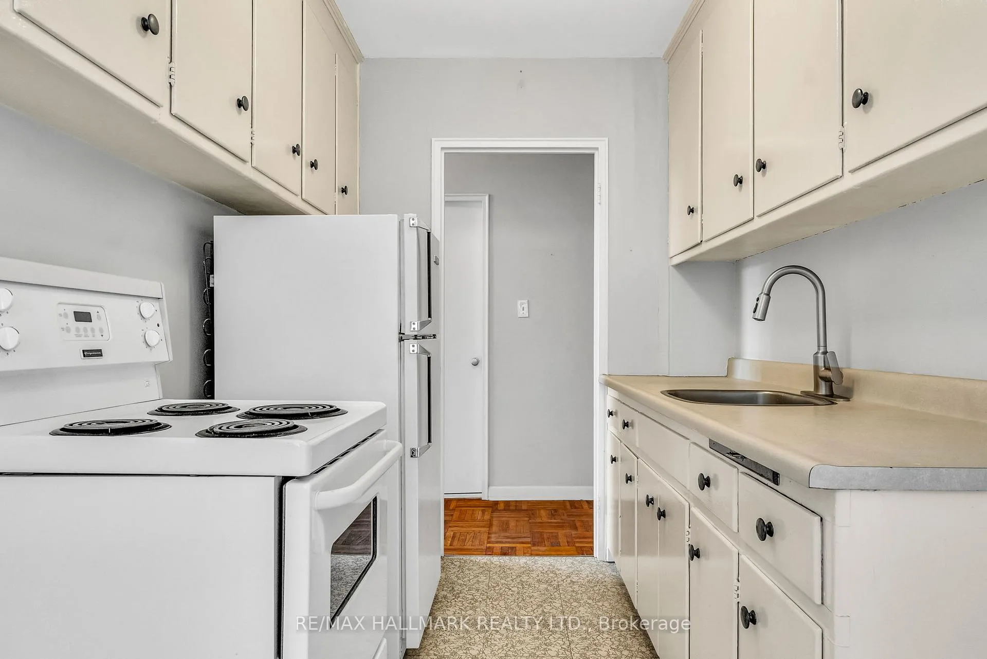 Photo 10 of Unit 7, 18 Kenrae Road, Toronto, Leaside — HOMEH
