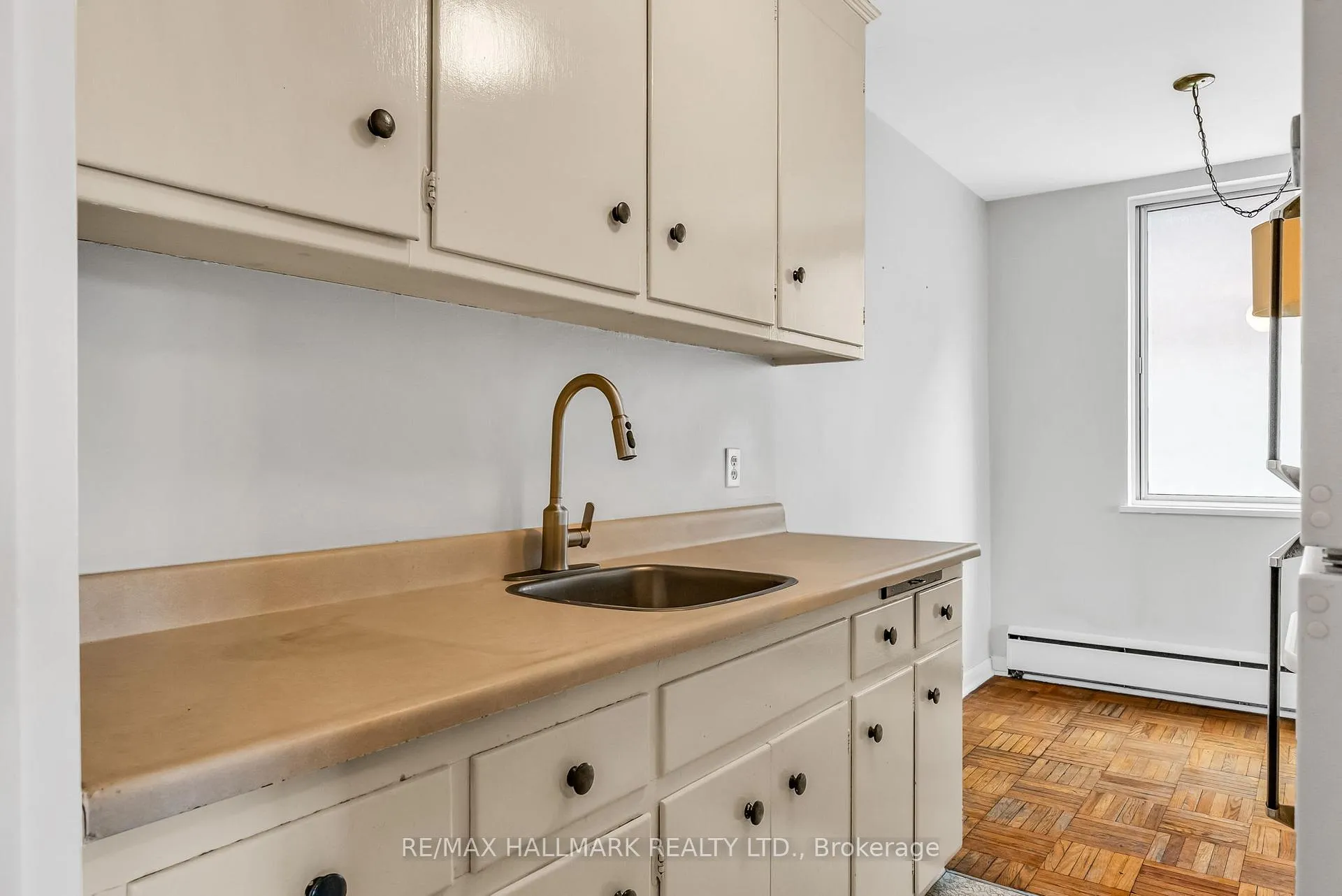 Photo 11 of Unit 7, 18 Kenrae Road, Toronto, Leaside — HOMEH
