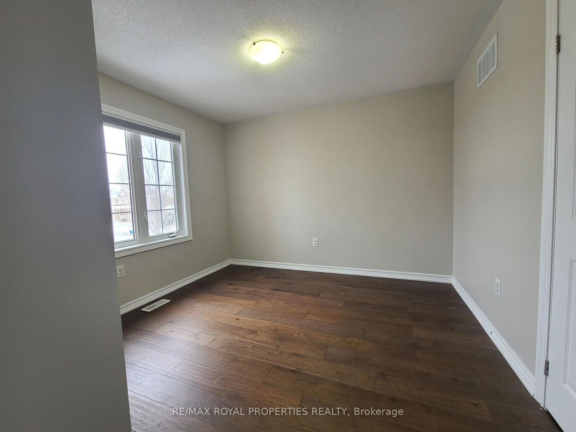 Photo 8 of 29 Roy Rainy Avenue, Markham, Wismer — HOMEH