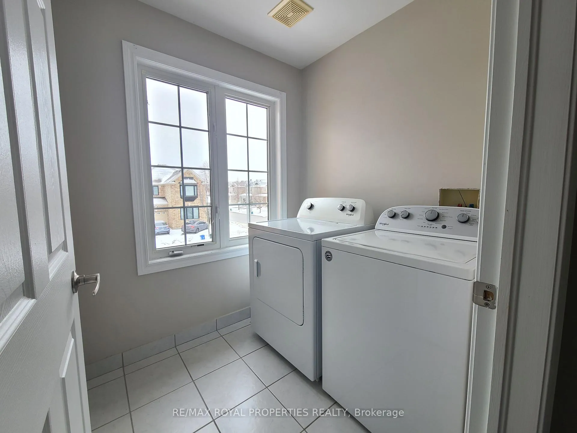 Photo 9 of 29 Roy Rainy Avenue, Markham, Wismer — HOMEH