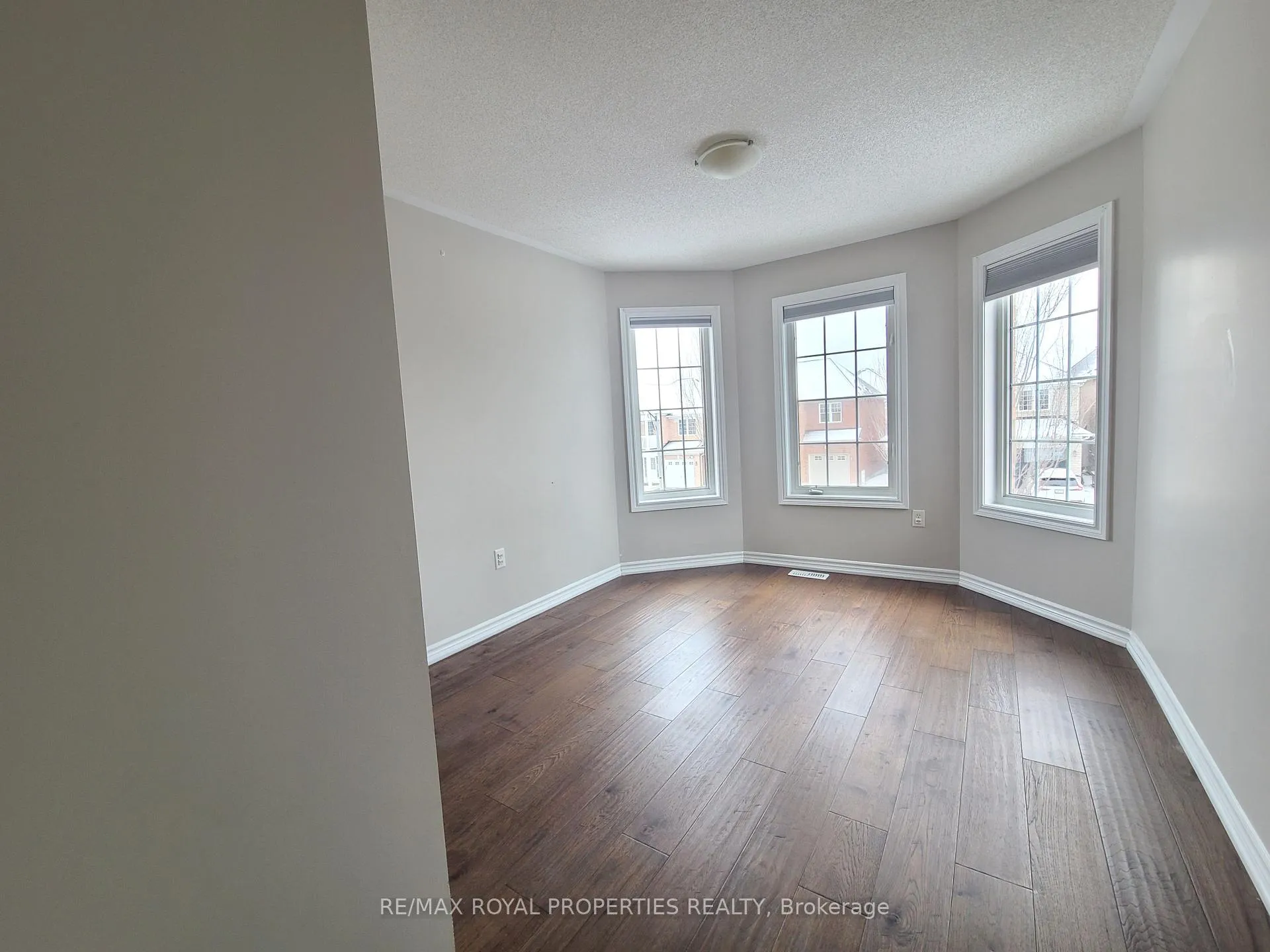 Photo 10 of 29 Roy Rainy Avenue, Markham, Wismer — HOMEH