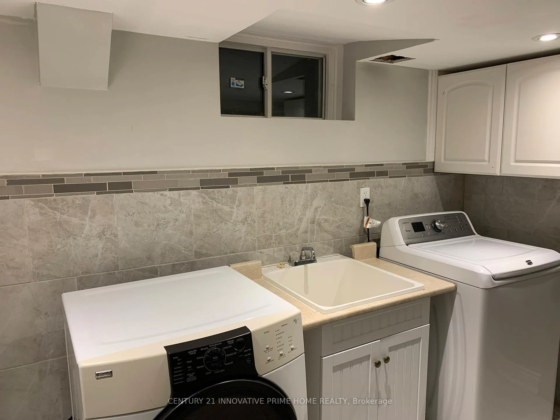 Photo 15 of 58 Clements Road E, Ajax, South East — HOMEH