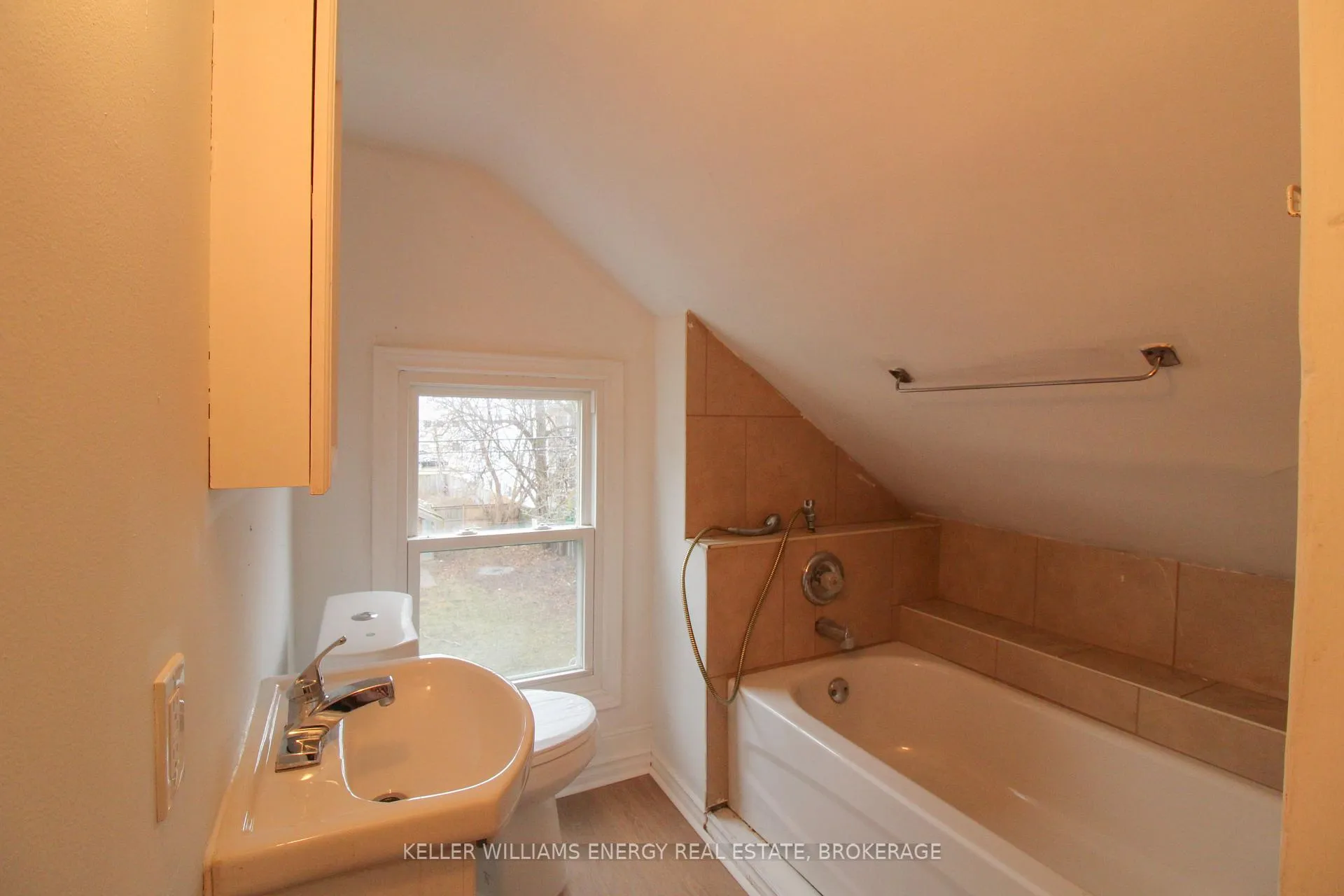 Photo 16 of 75 Colborne Street W, Oshawa, O'Neill — HOMEH