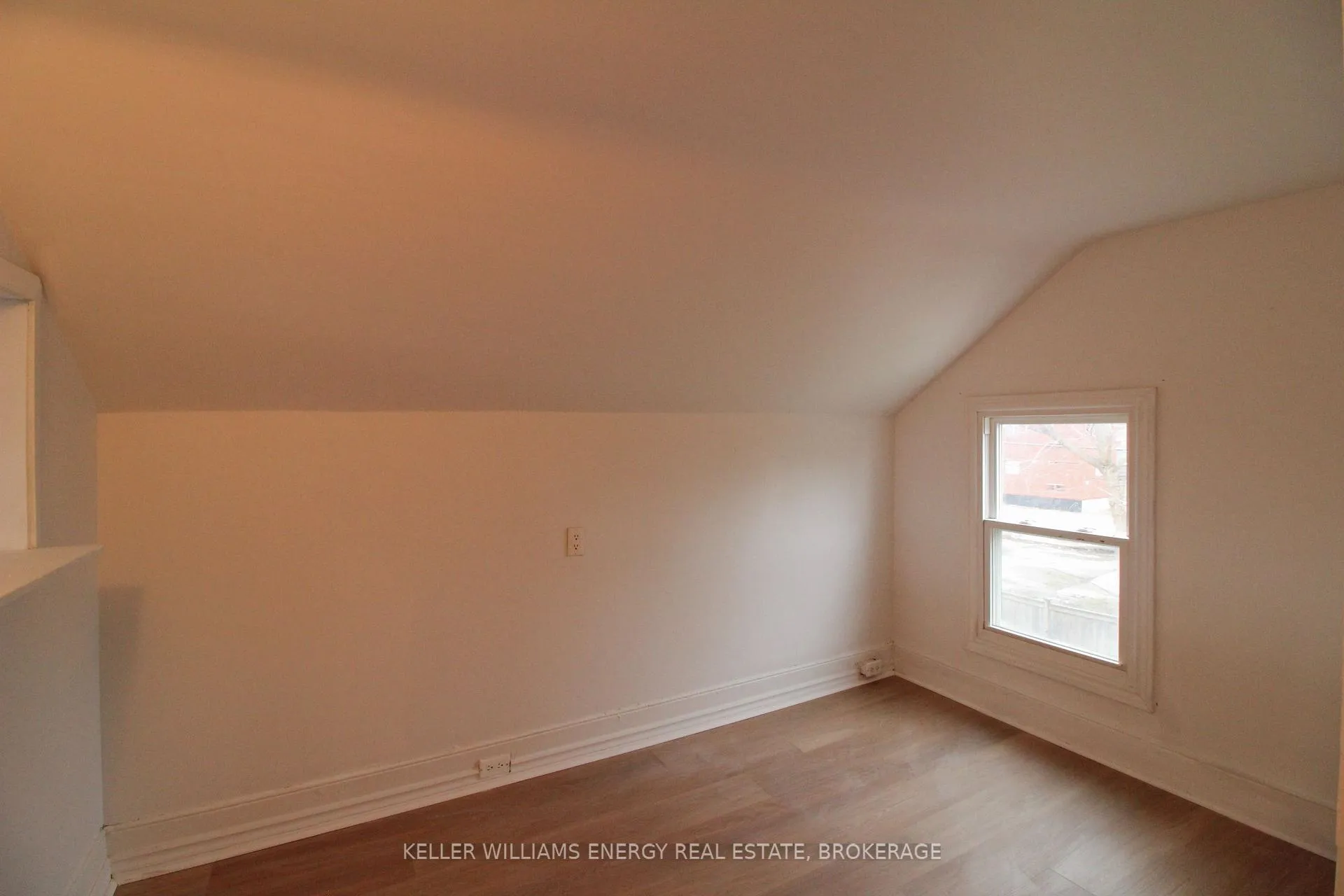 Photo 17 of 75 Colborne Street W, Oshawa, O'Neill — HOMEH