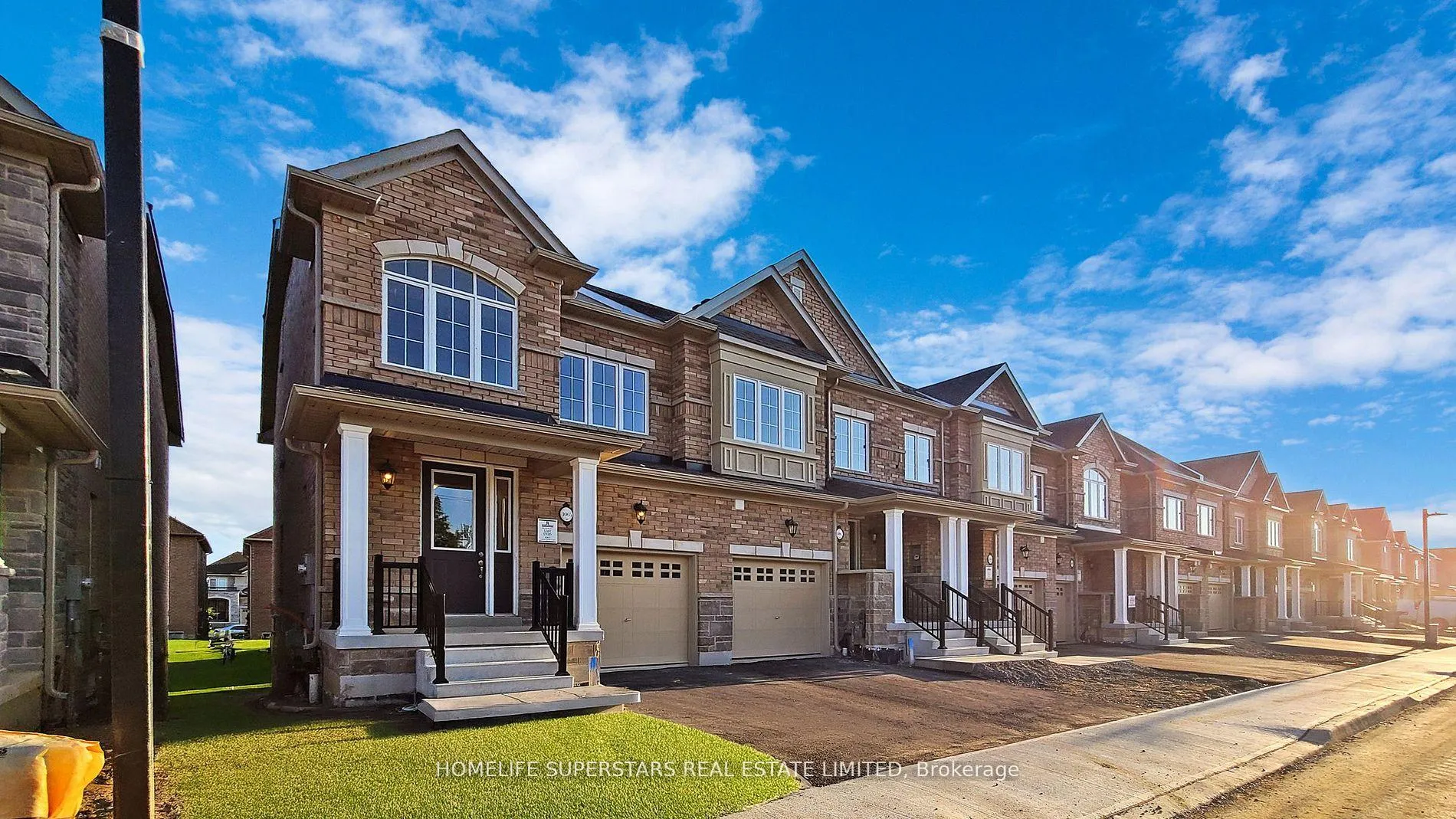 Photo 4 of 1065 Garner Road E, Hamilton, Ancaster — HOMEH
