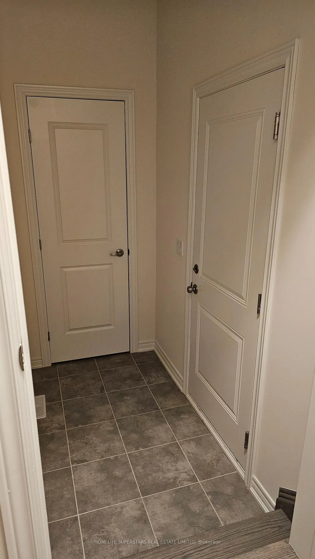 Photo 12 of 1065 Garner Road E, Hamilton, Ancaster — HOMEH