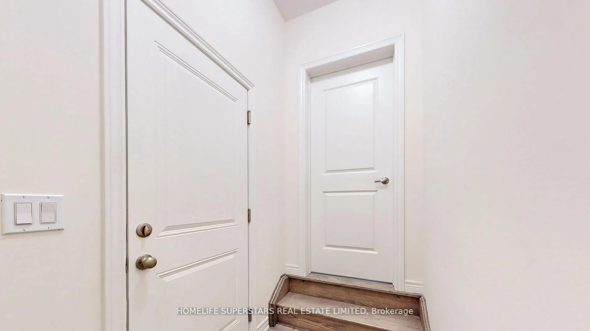 Photo 13 of 1065 Garner Road E, Hamilton, Ancaster — HOMEH