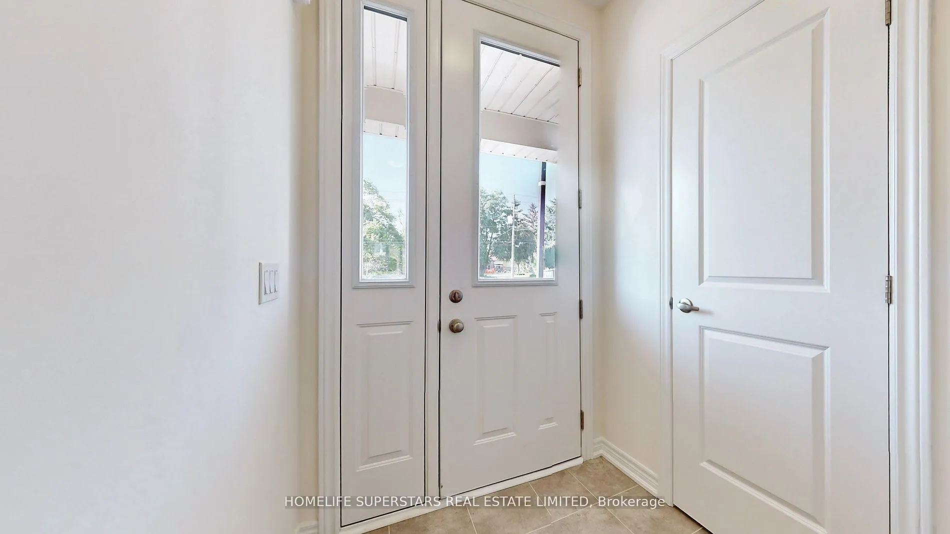 Photo 15 of 1065 Garner Road E, Hamilton, Ancaster — HOMEH