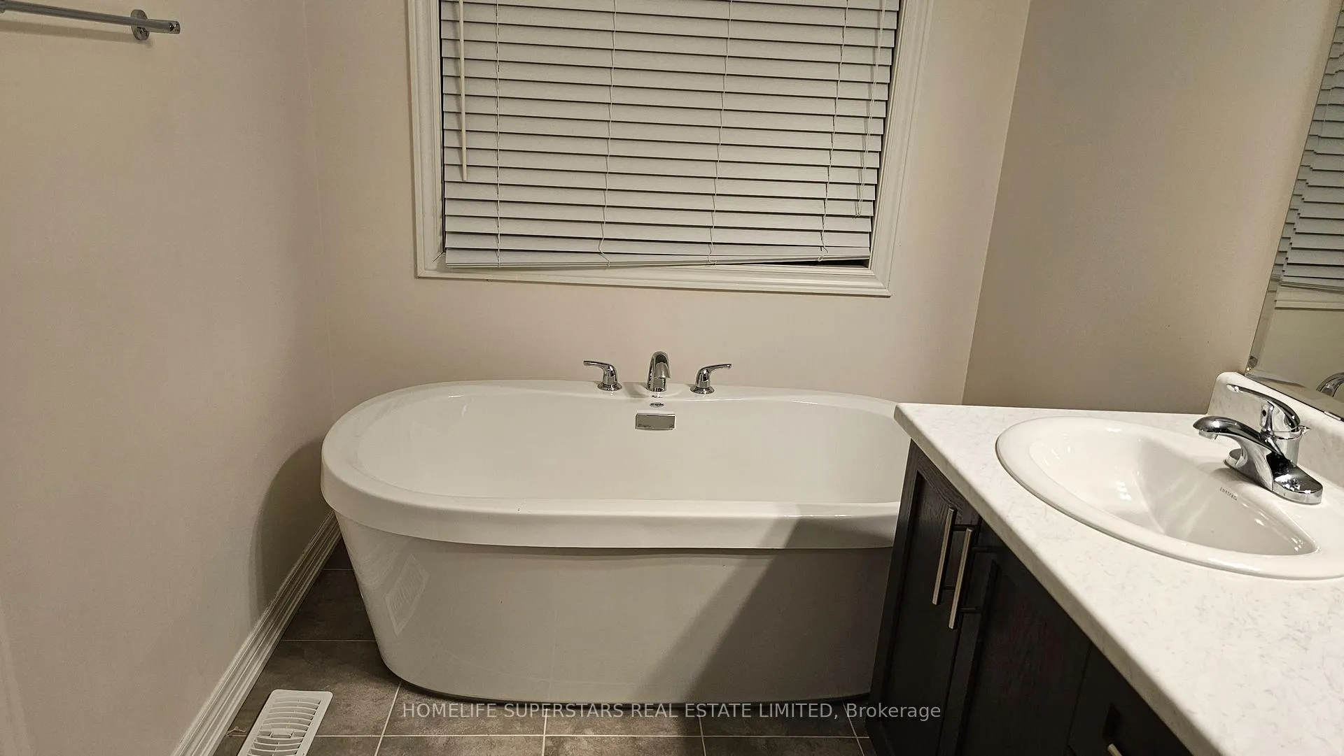 Photo 27 of 1065 Garner Road E, Hamilton, Ancaster — HOMEH