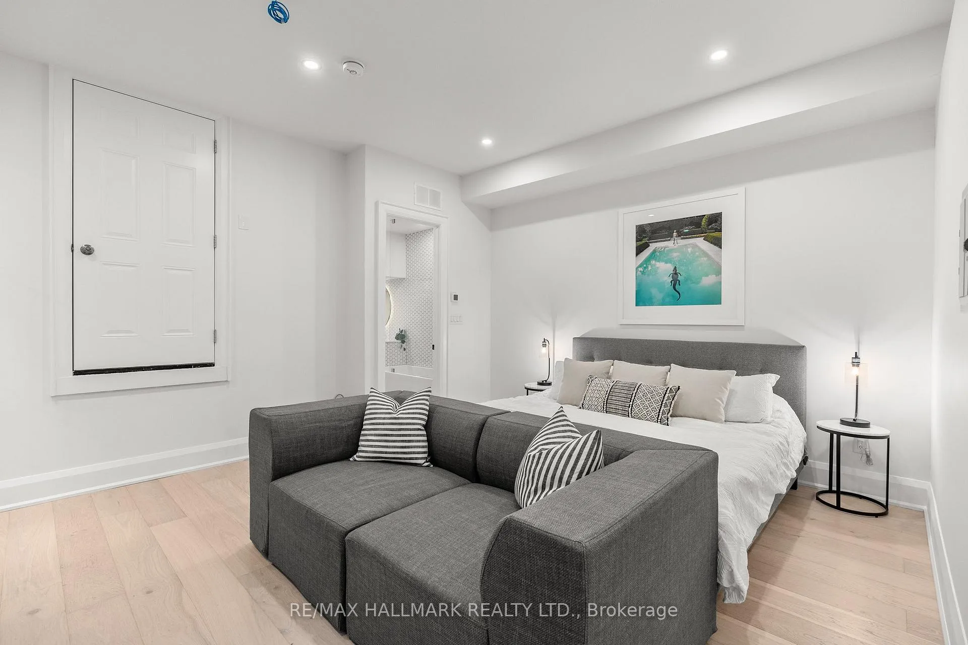 Photo 18 of 12 Glenside Avenue, Toronto, Greenwood-Coxwell — HOMEH