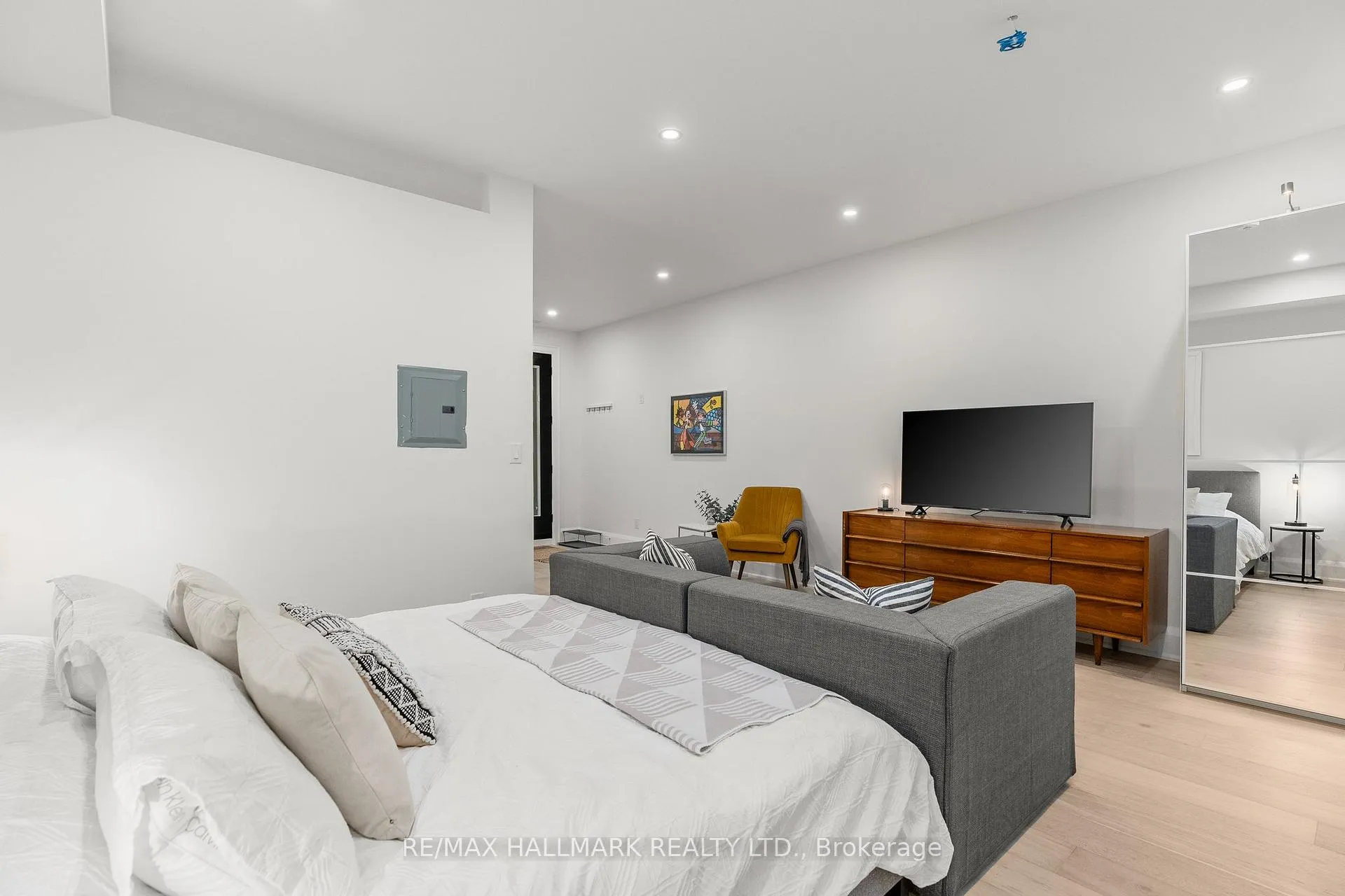 Photo 19 of 12 Glenside Avenue, Toronto, Greenwood-Coxwell — HOMEH