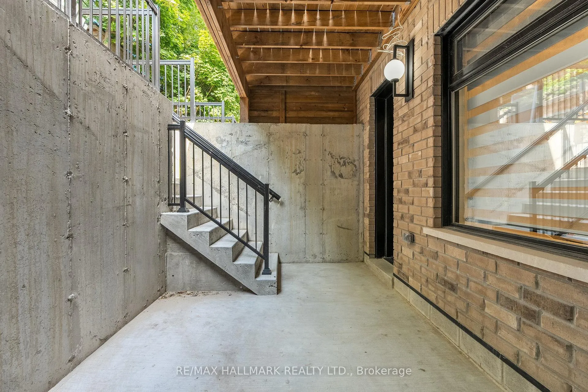 Photo 31 of 12 Glenside Avenue, Toronto, Greenwood-Coxwell — HOMEH