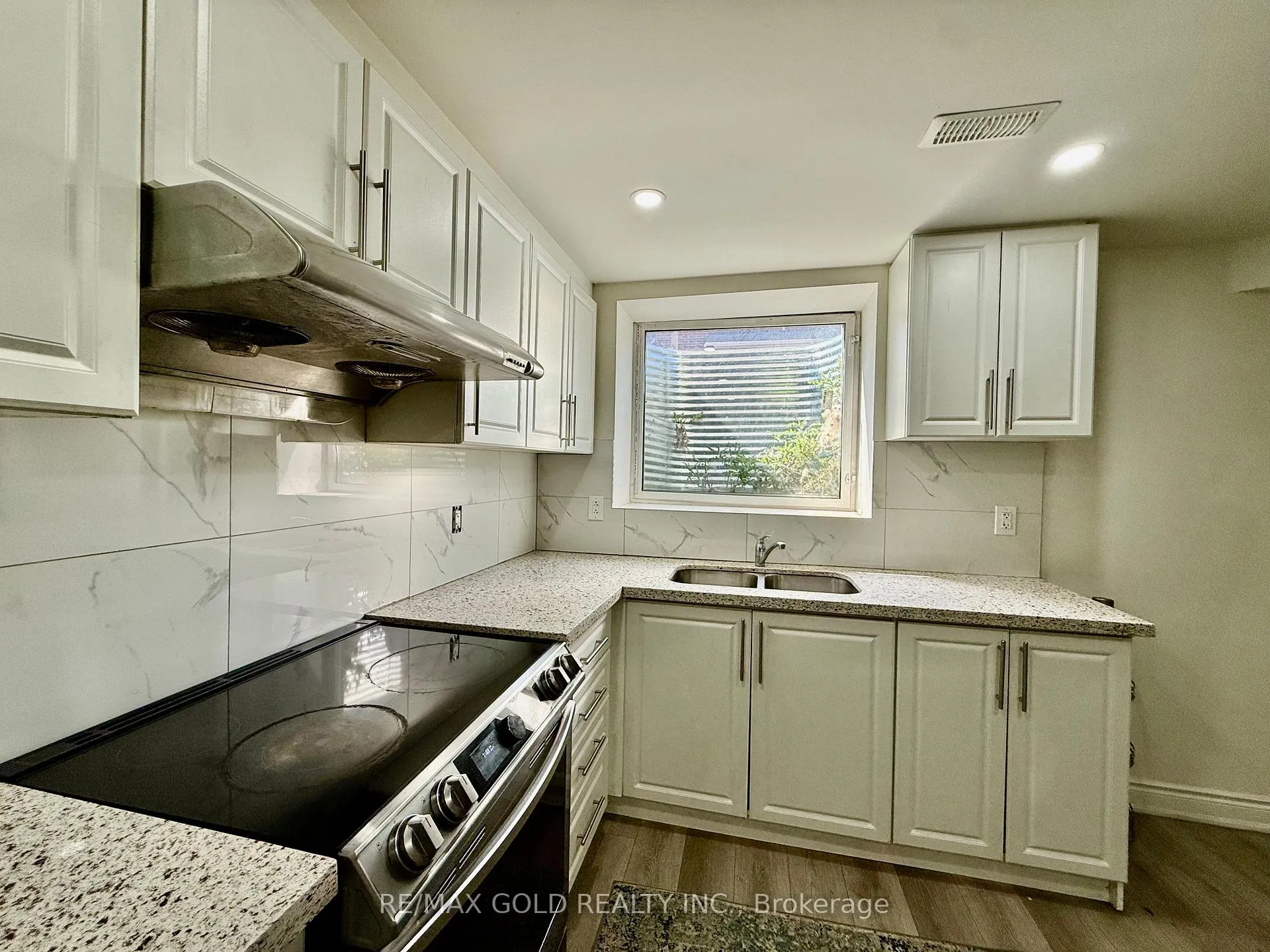 Photo 4 of 14 Divers Road, Brampton, Northwest Brampton — HOMEH