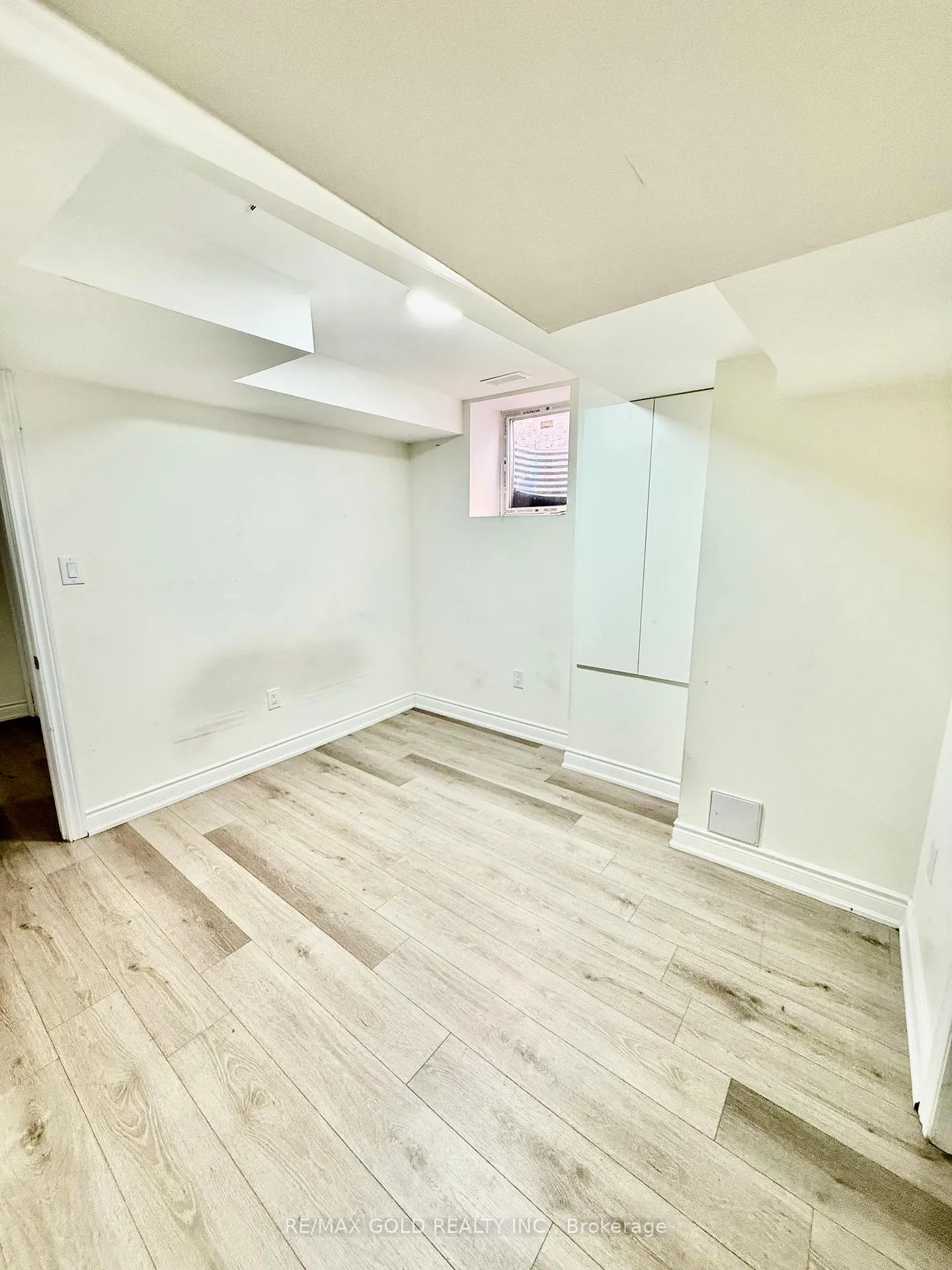 Photo 5 of 14 Divers Road, Brampton, Northwest Brampton — HOMEH