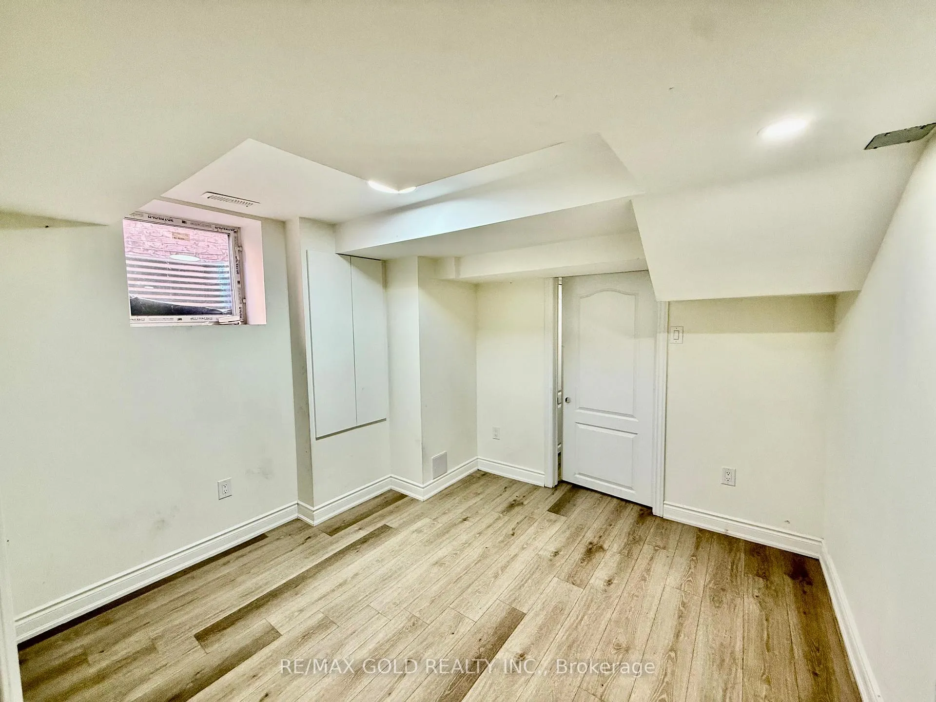 Photo 6 of 14 Divers Road, Brampton, Northwest Brampton — HOMEH