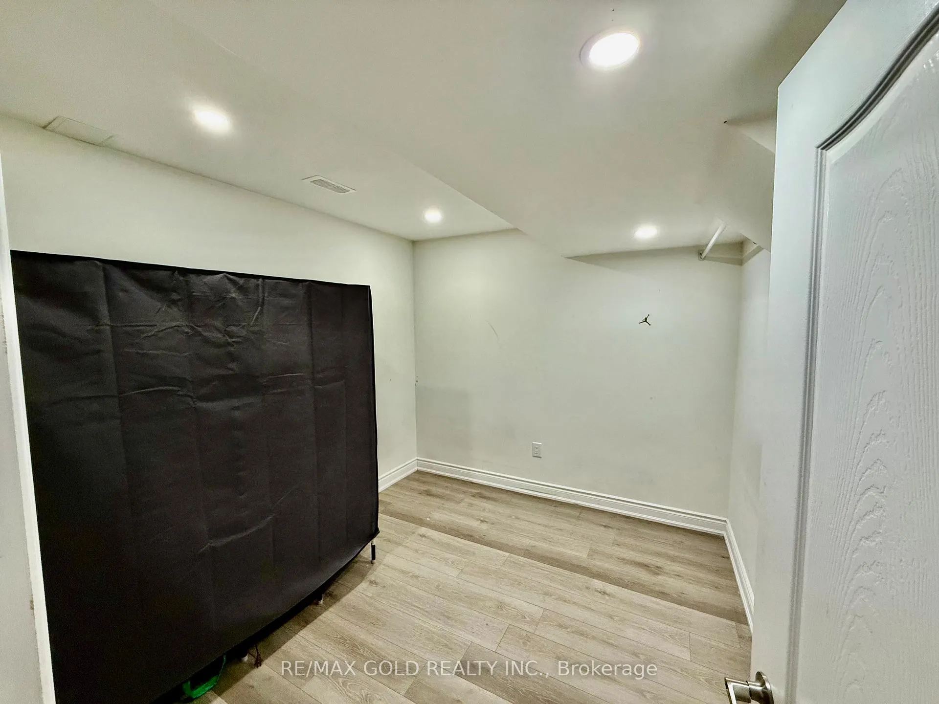 Photo 9 of 14 Divers Road, Brampton, Northwest Brampton — HOMEH