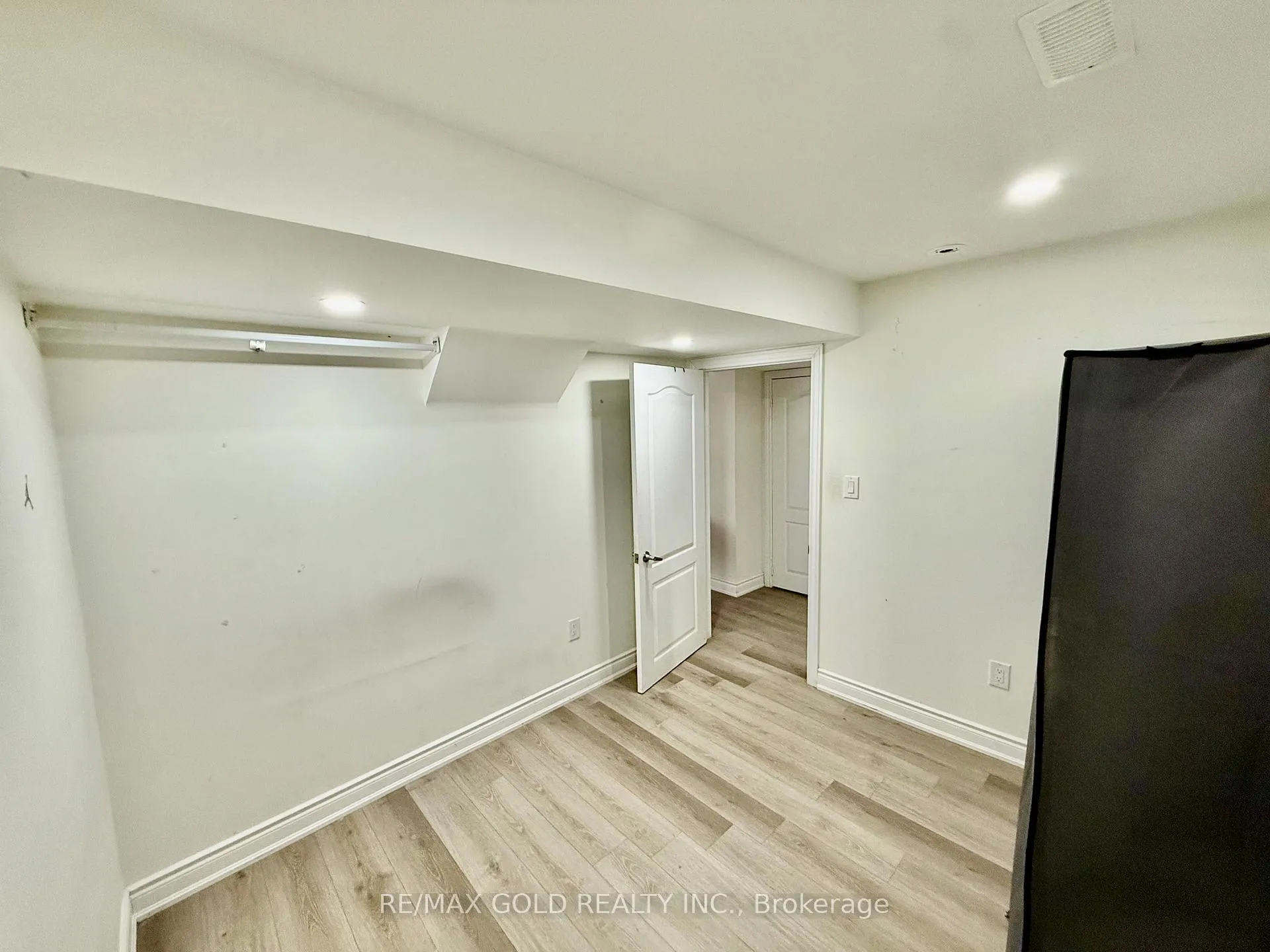 Photo 10 of 14 Divers Road, Brampton, Northwest Brampton — HOMEH