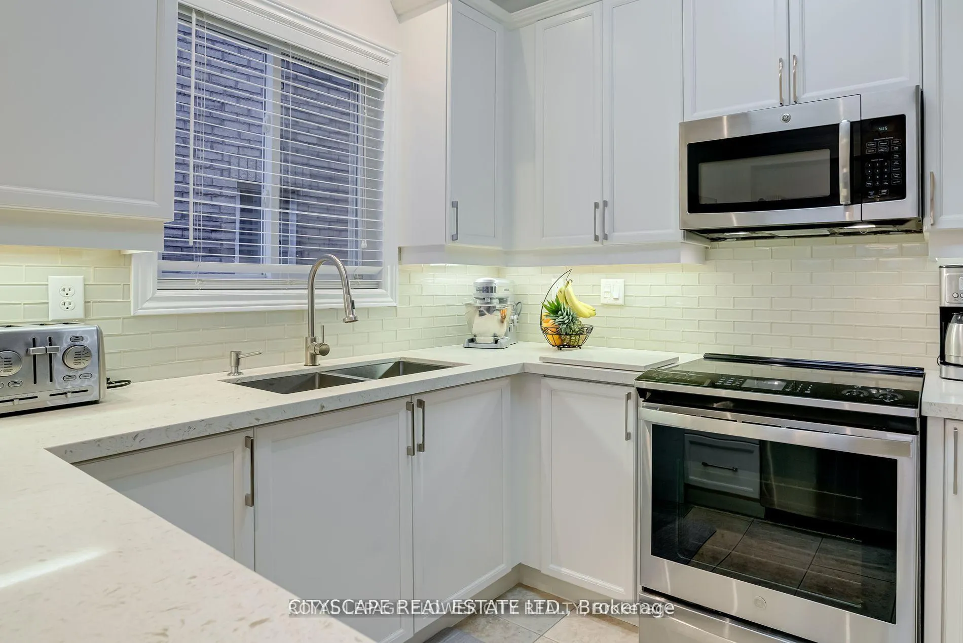 Photo 7 of 24 Spicebush Terrace, Brampton, Credit Valley — HOMEH