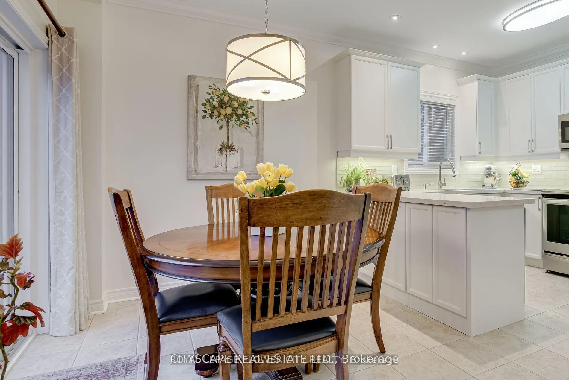 Photo 10 of 24 Spicebush Terrace, Brampton, Credit Valley — HOMEH