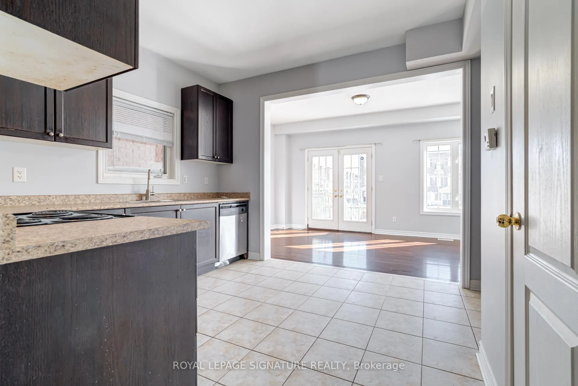 Photo 4 of 51 Beckett Crescent, Clarington, Courtice — HOMEH