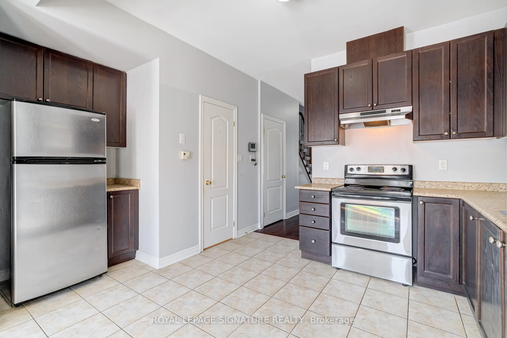 Photo 8 of 51 Beckett Crescent, Clarington, Courtice — HOMEH