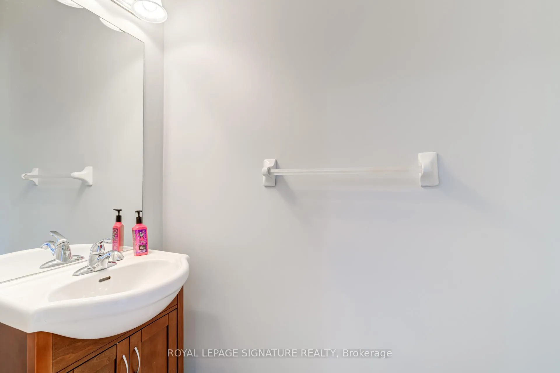 Photo 13 of 51 Beckett Crescent, Clarington, Courtice — HOMEH