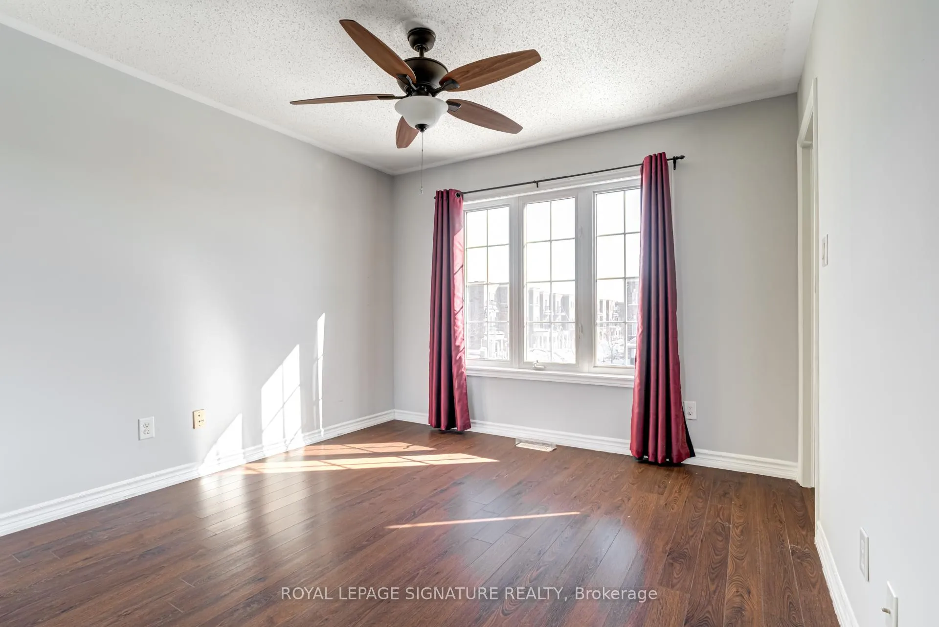 Photo 14 of 51 Beckett Crescent, Clarington, Courtice — HOMEH