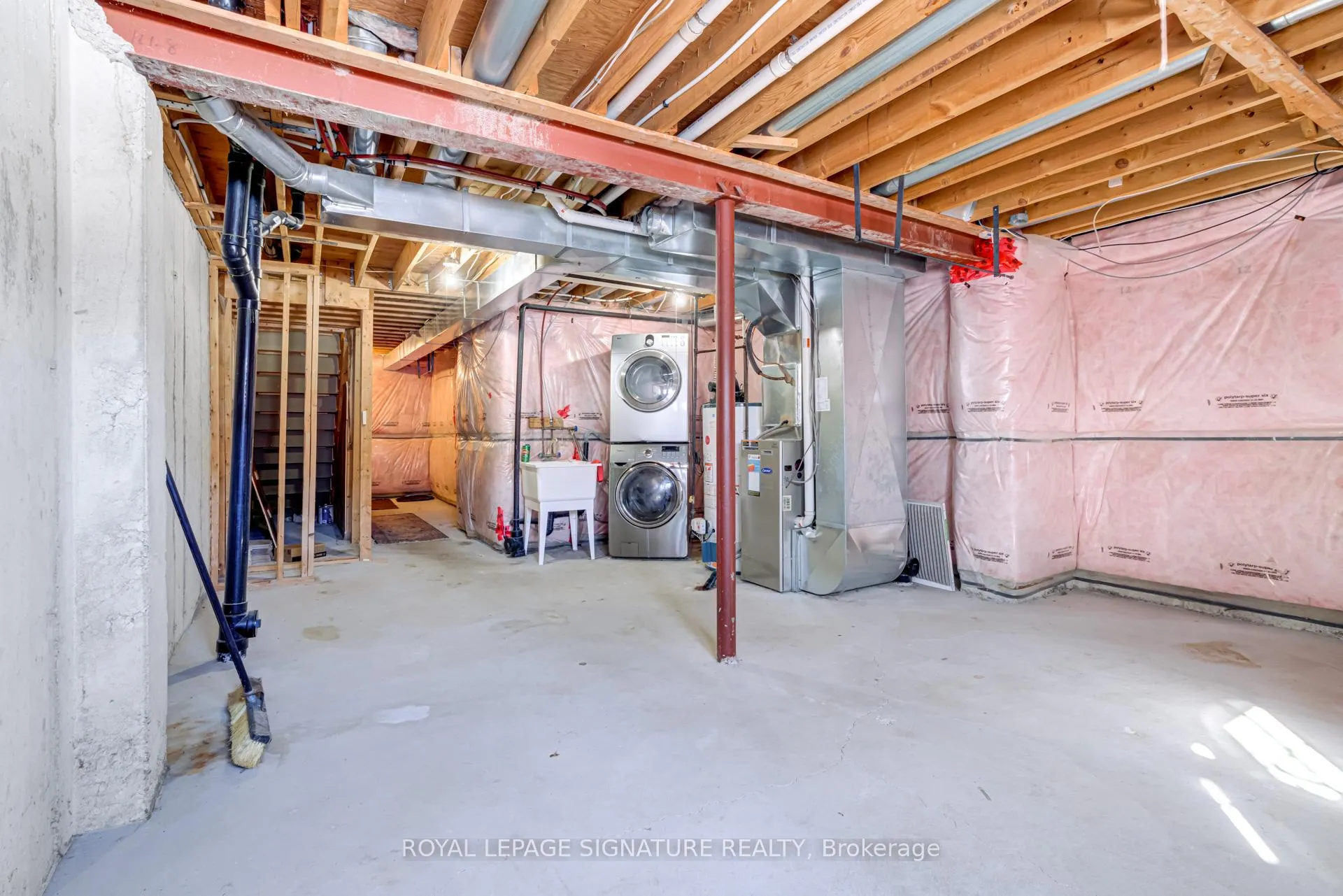 Photo 25 of 51 Beckett Crescent, Clarington, Courtice — HOMEH