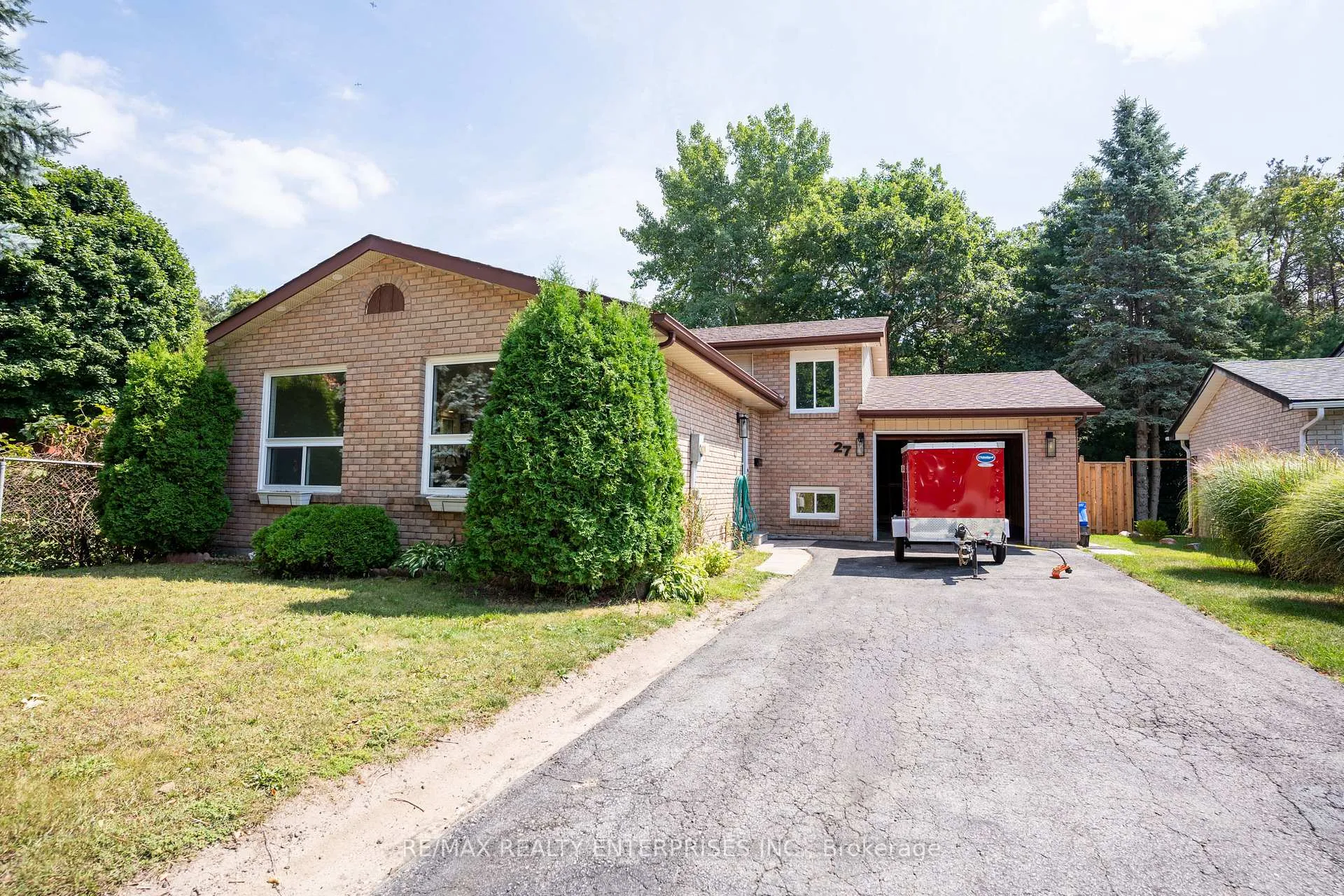 Photo 1 of 27 Austen Lane, Barrie, Letitia Heights — HOMEH