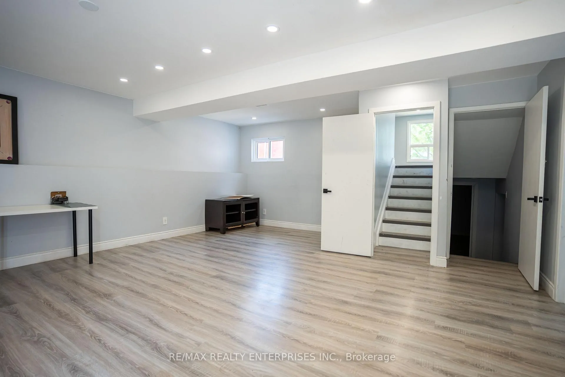 Photo 5 of 27 Austen Lane, Barrie, Letitia Heights — HOMEH