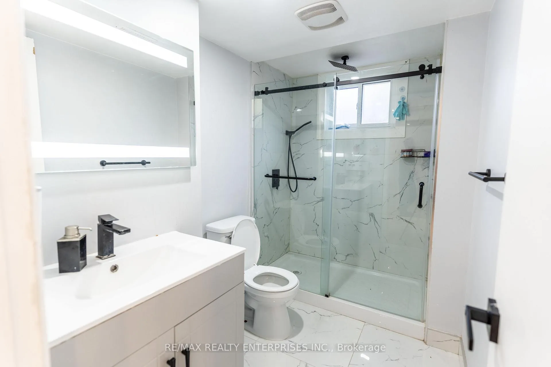 Photo 6 of 27 Austen Lane, Barrie, Letitia Heights — HOMEH