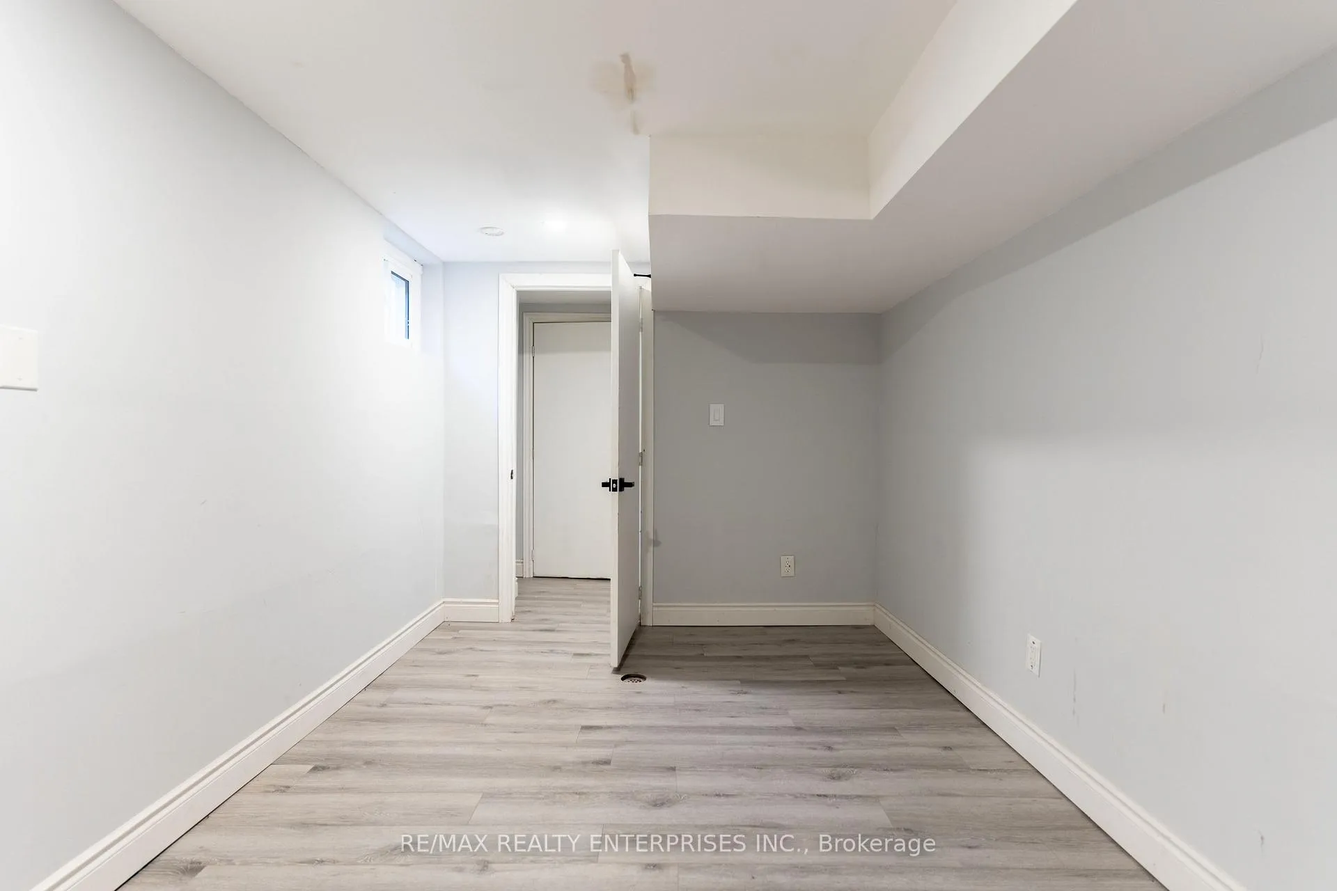 Photo 9 of 27 Austen Lane, Barrie, Letitia Heights — HOMEH