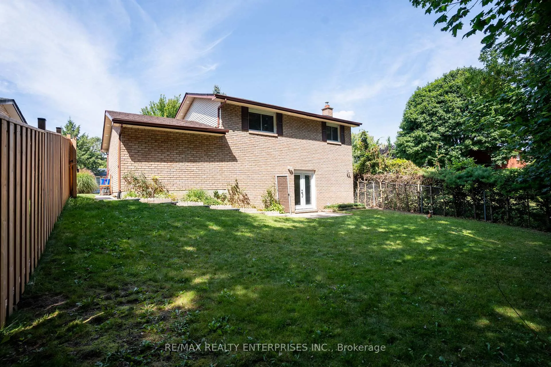 Photo 10 of 27 Austen Lane, Barrie, Letitia Heights — HOMEH