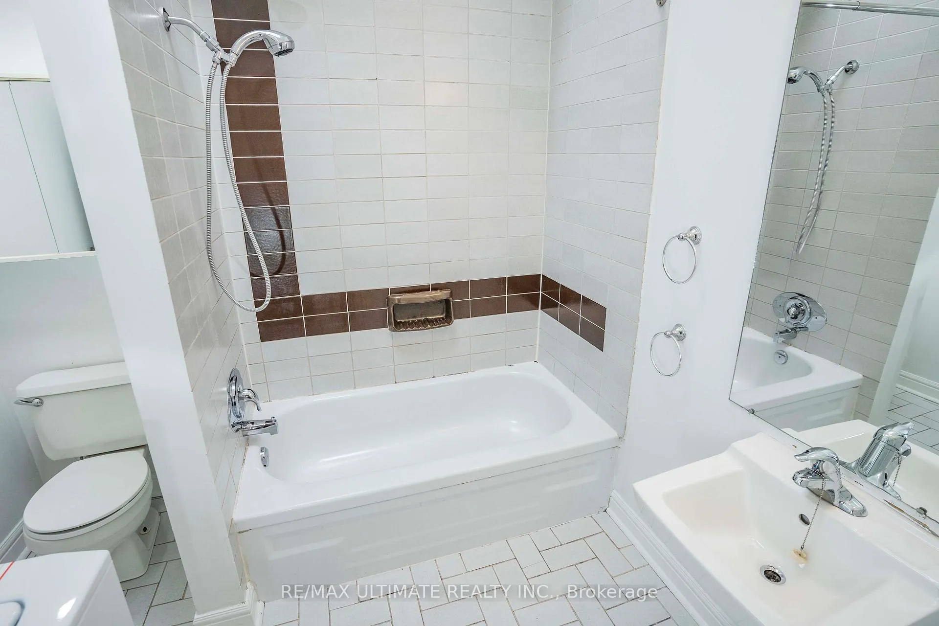 Photo 23 of 122 Harcourt Avenue, Toronto, Blake-Jones — HOMEH