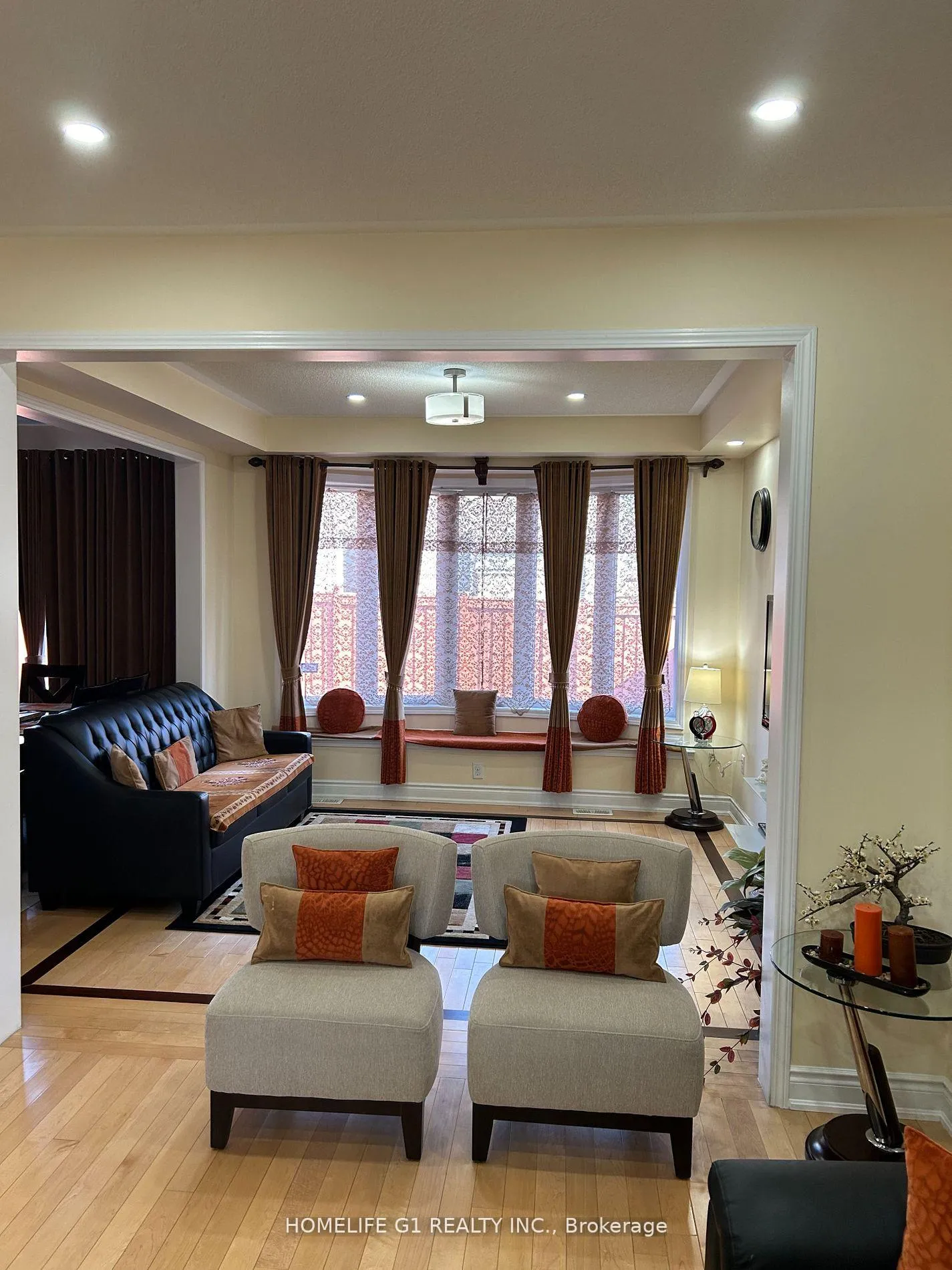 Photo 2 of 17 Seascape Crescent, Brampton, Bram East — HOMEH