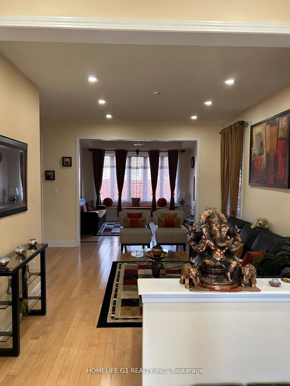 Photo 3 of 17 Seascape Crescent, Brampton, Bram East — HOMEH
