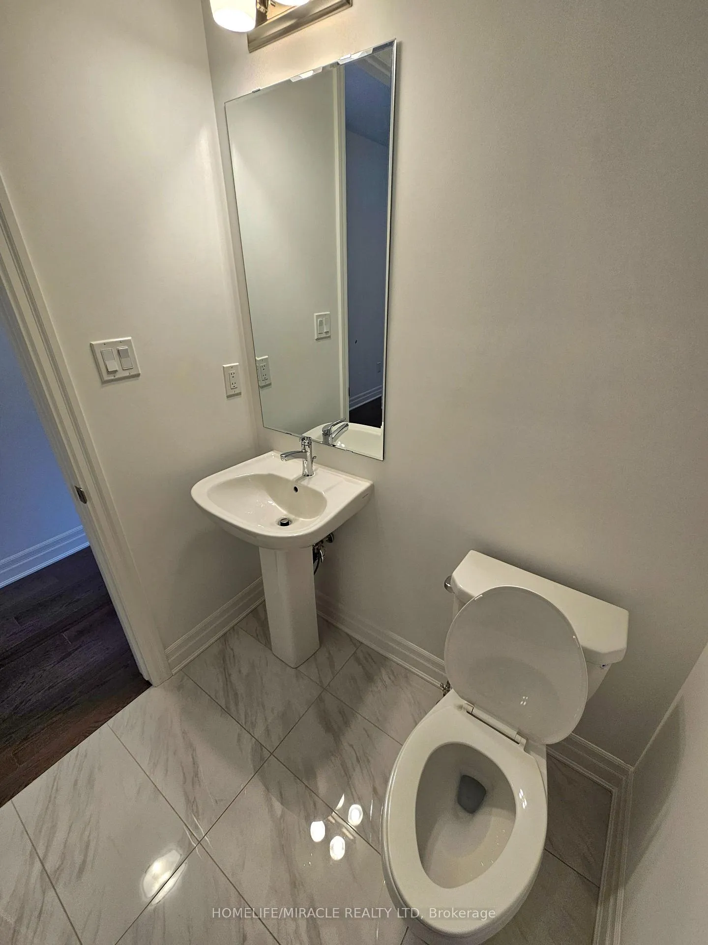 Photo 7 of 1307 Lily Crescent, Milton, Walker — HOMEH
