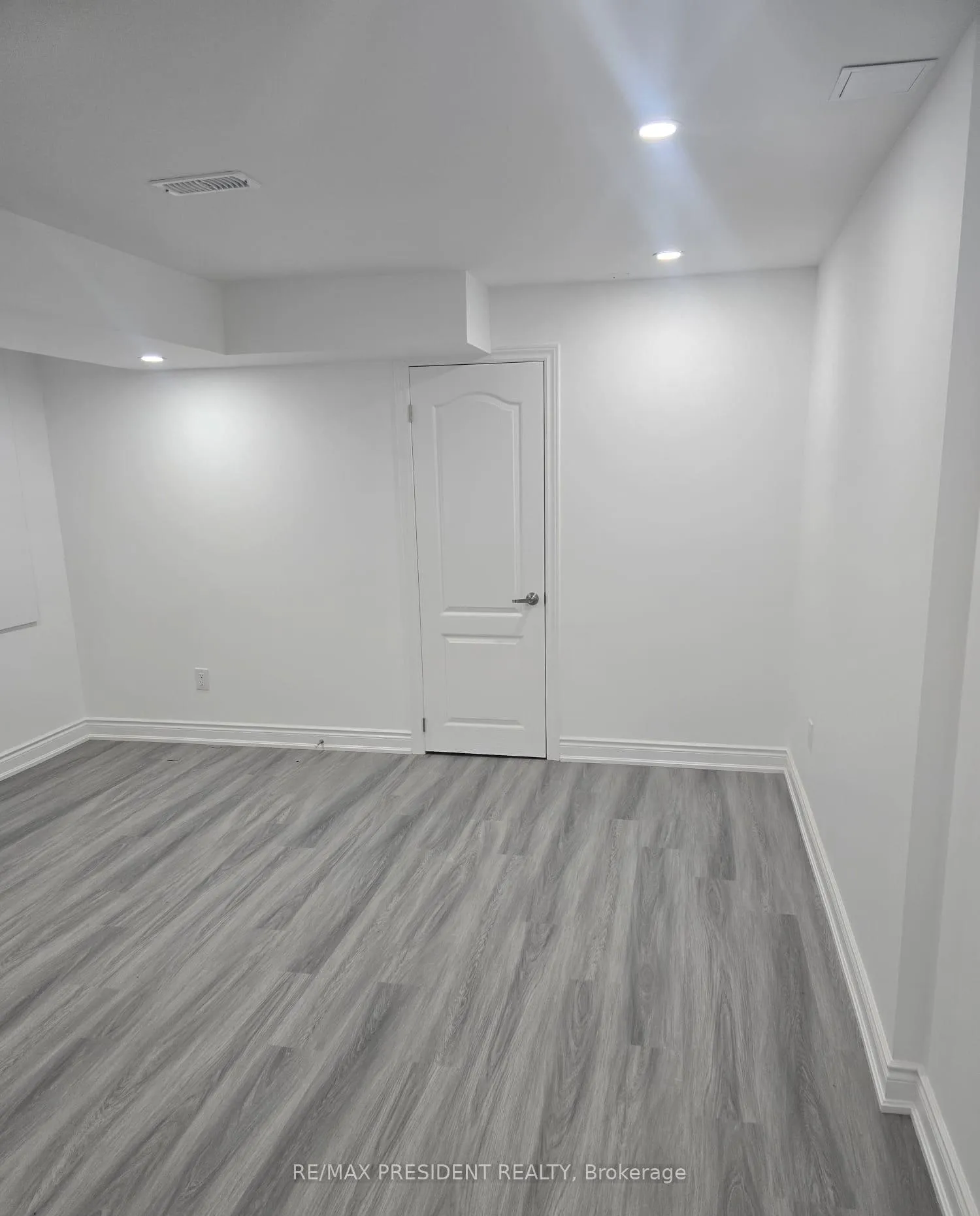Photo 4 of Unit Basement, 59 Natronia Trail, Brampton, Bram East — HOMEH