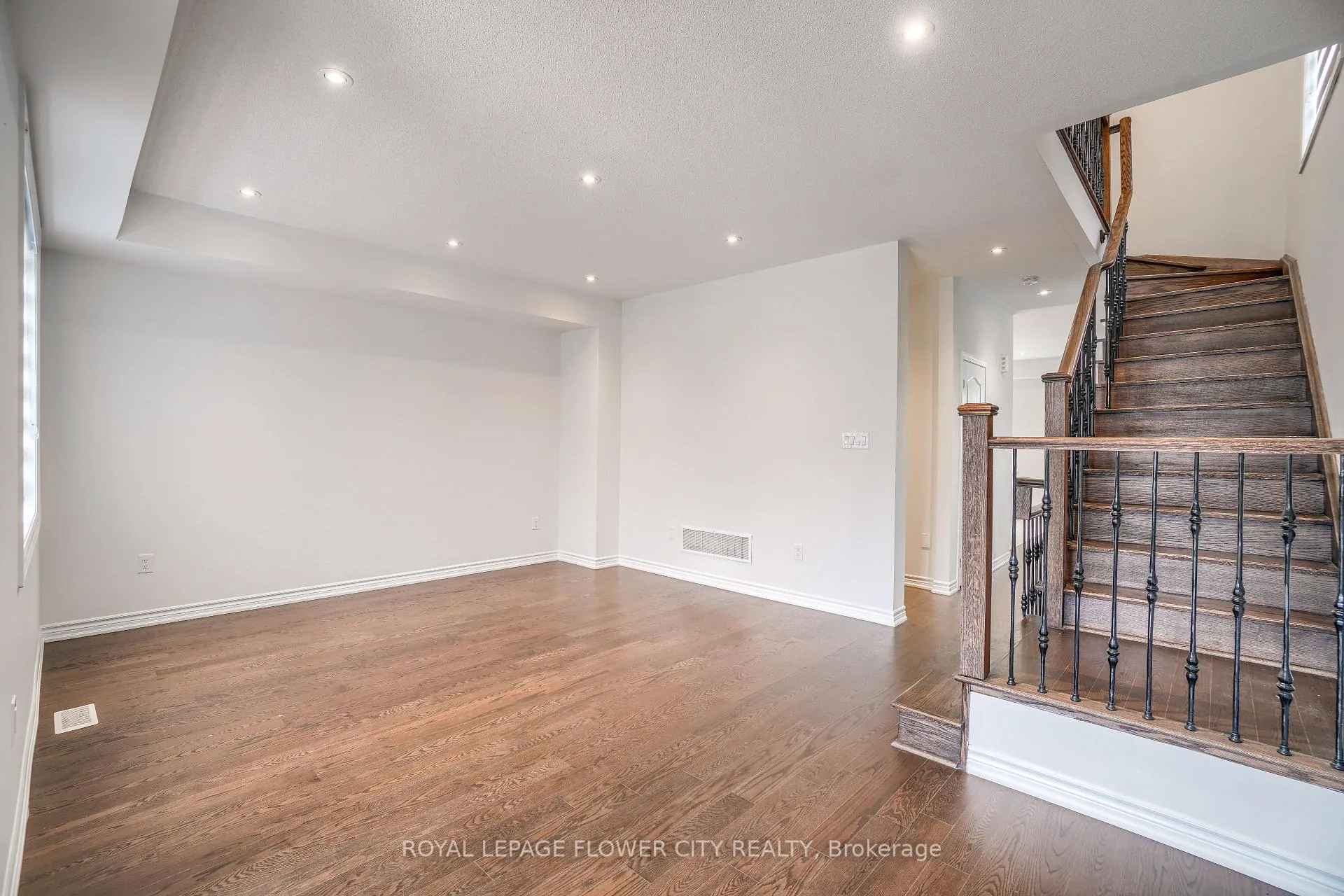 Photo 17 of Unit Upper, 37 Hashmi Place, Brampton, Credit Valley — HOMEH