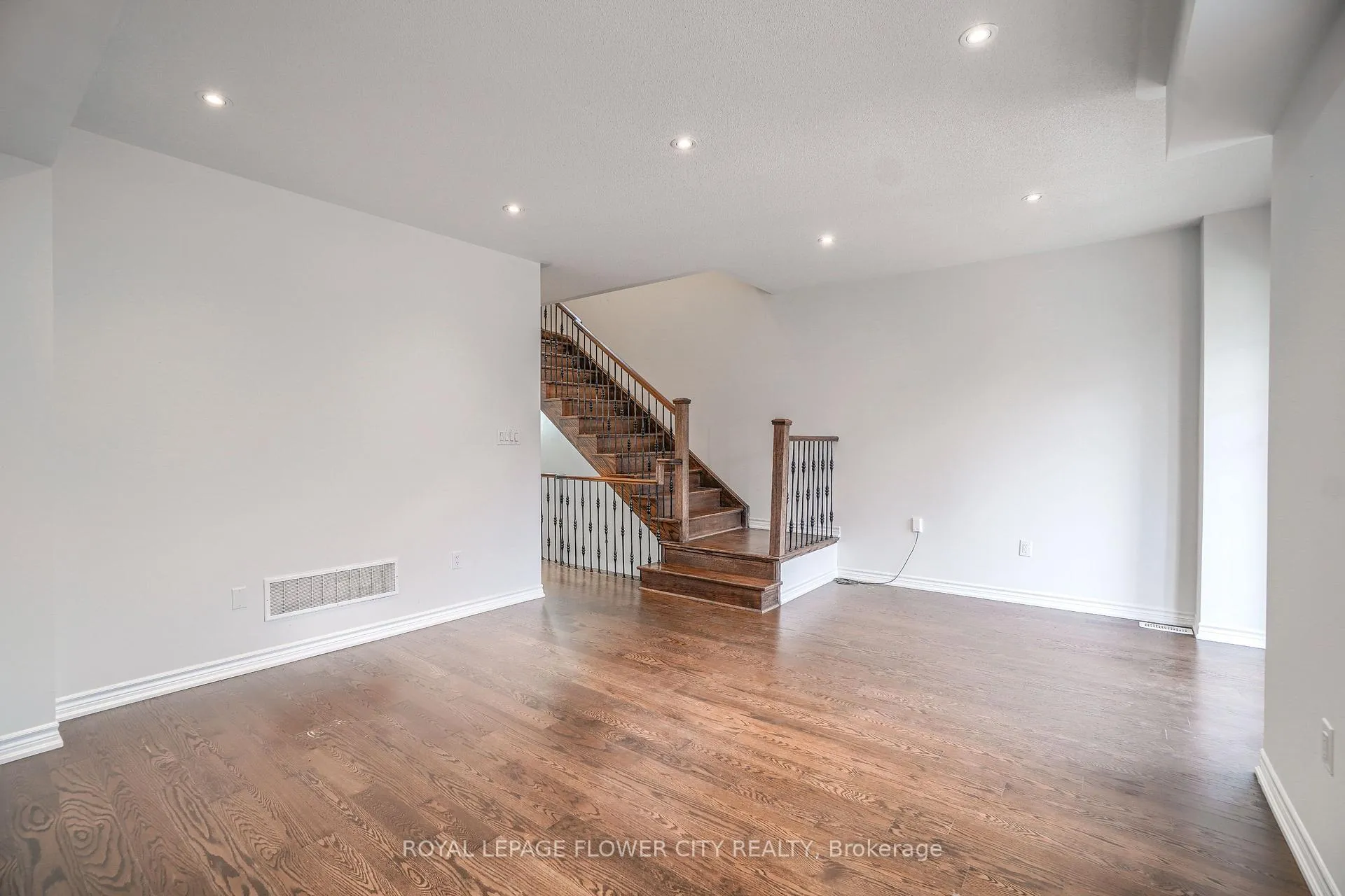 Photo 19 of Unit Upper, 37 Hashmi Place, Brampton, Credit Valley — HOMEH
