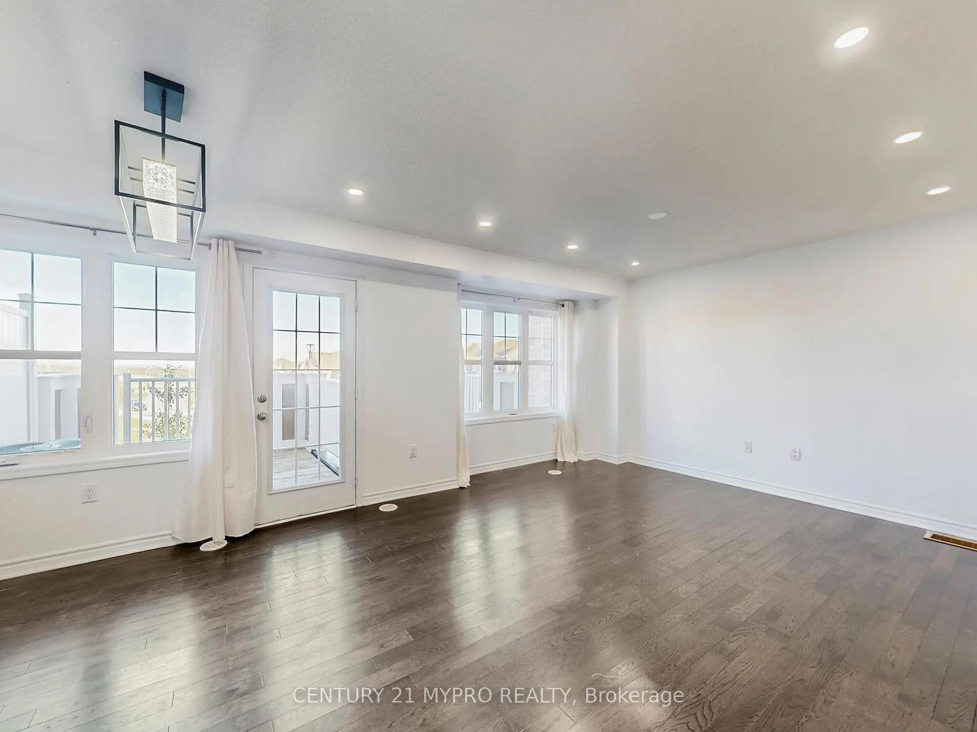 Photo 3 of 2513 Fall Harvest Crescent, Pickering, Rural Pickering — HOMEH