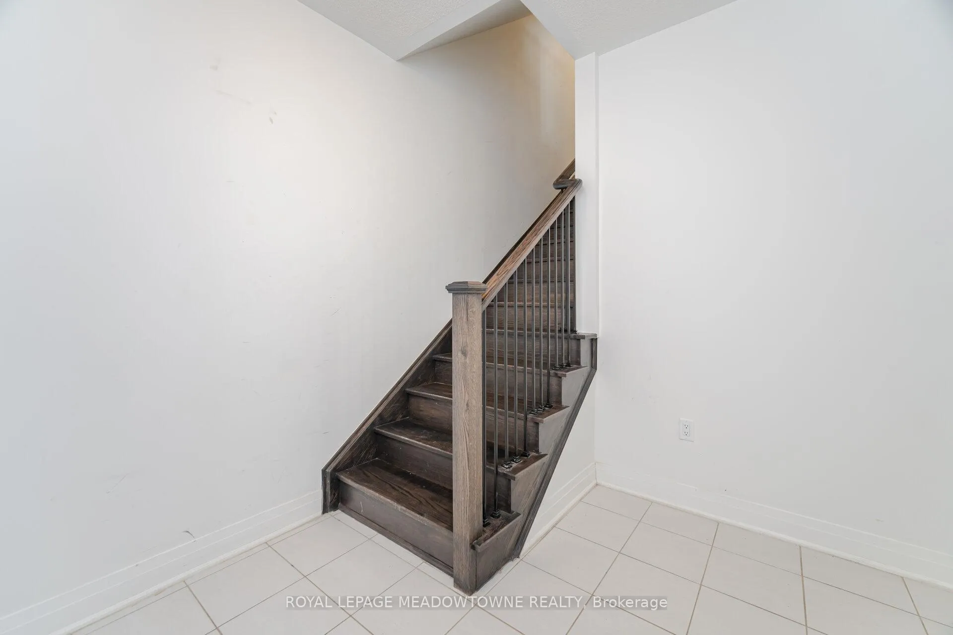 Photo 6 of 45 Melmar Street, Brampton, Northwest Brampton — HOMEH