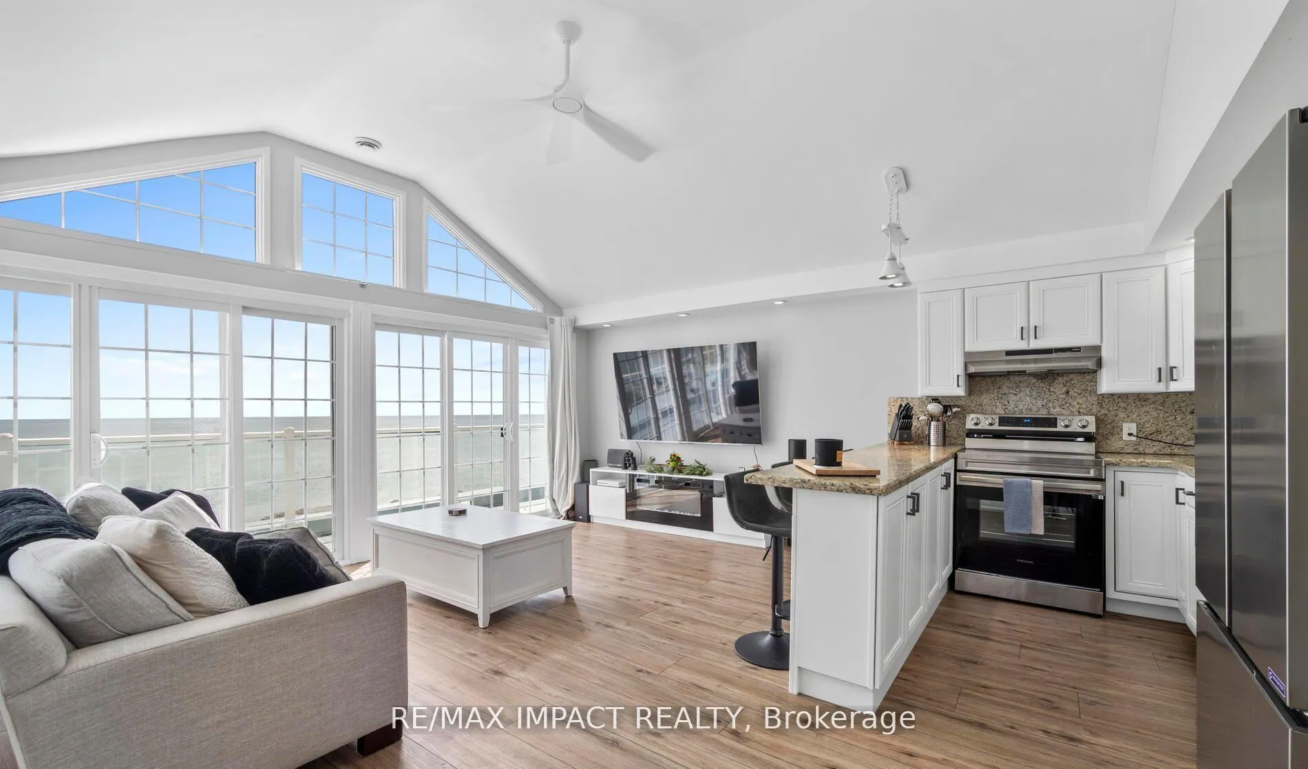 Photo 5 of 59 Cedar Crest Beach Road, Clarington, Bowmanville — HOMEH
