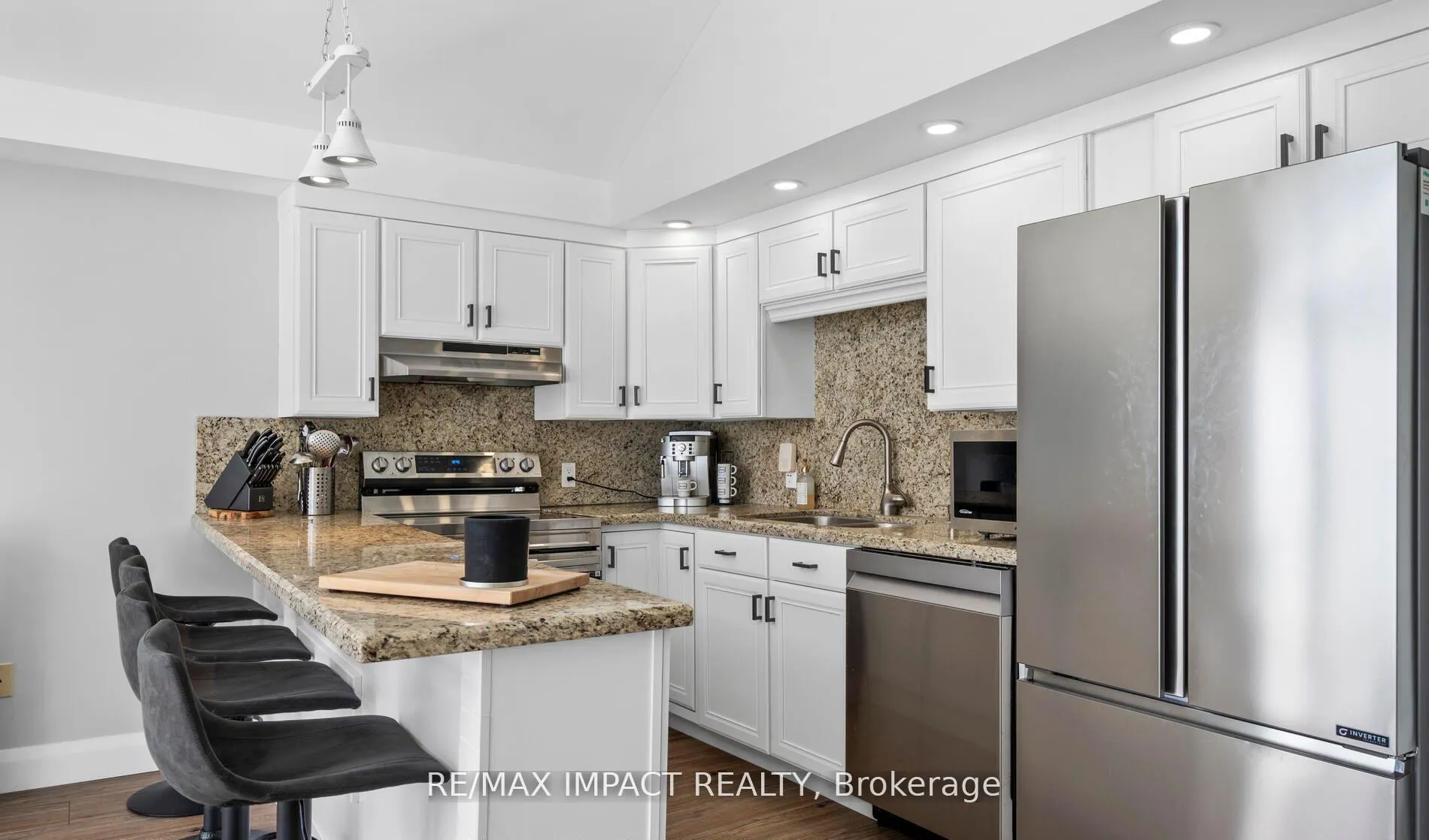 Photo 7 of 59 Cedar Crest Beach Road, Clarington, Bowmanville — HOMEH