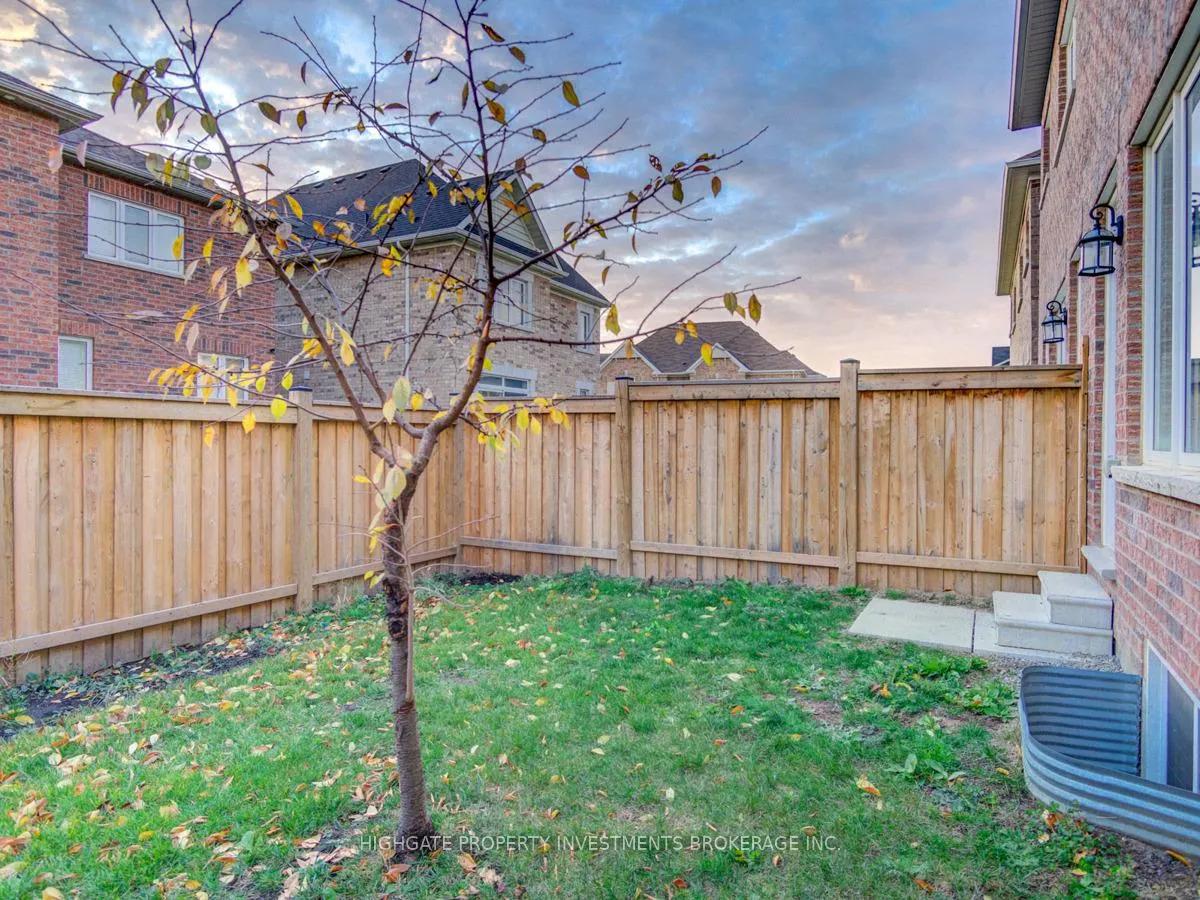 Photo 10 of Unit Lower, 418 Queen Mary Drive, Brampton, Fletcher's Meadow — HOMEH