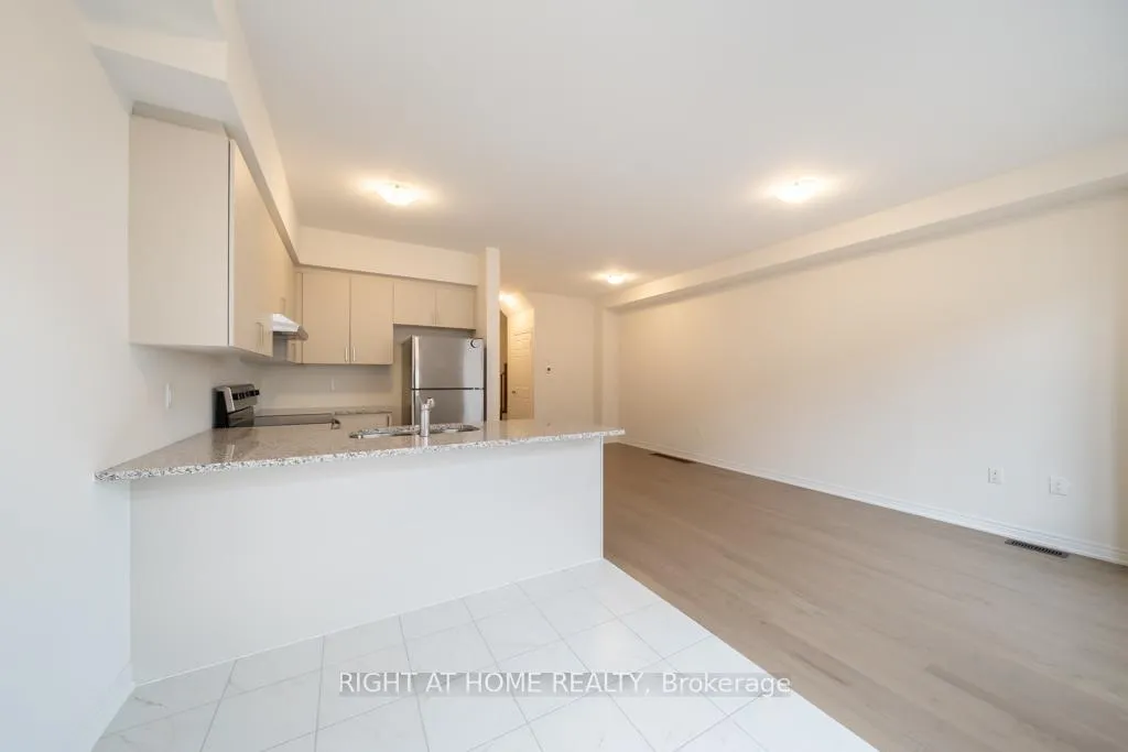 Photo 5 of 90 Air Dancer Crescent, Oshawa, Windfields — HOMEH